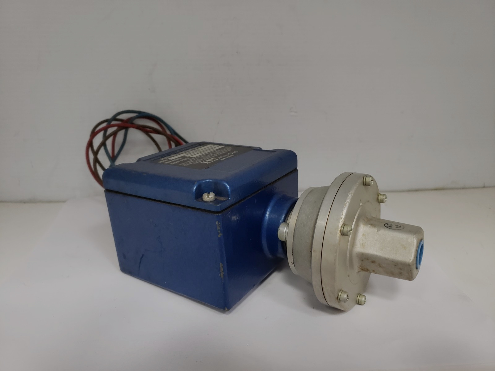 ITT NEO DYN 110P4-4CC6 ADJUSTABLE PRESSURE SWITCH 3-15PSI
