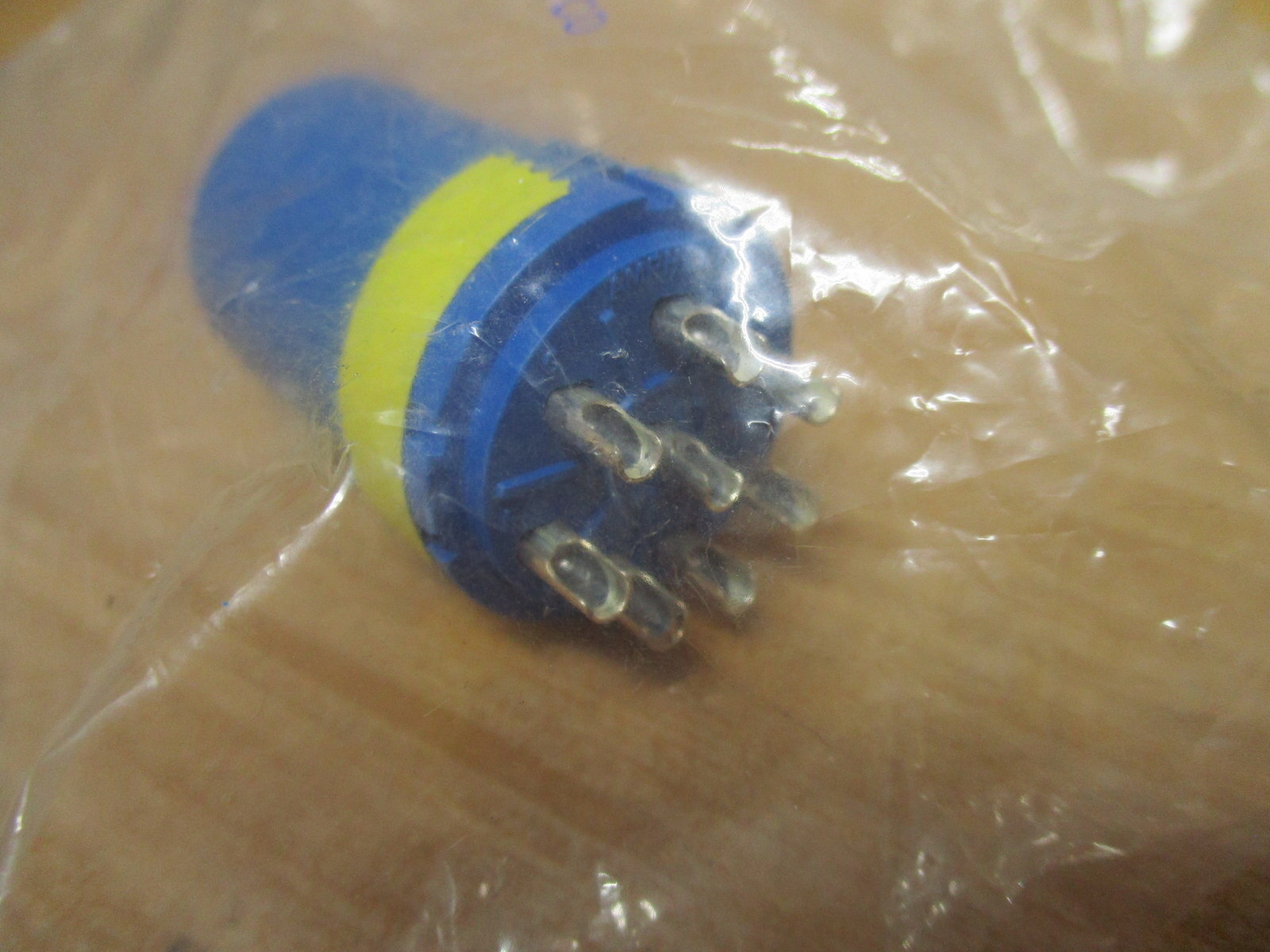 Amphenol 10-825811-07S Connector Insert 90-20-7S