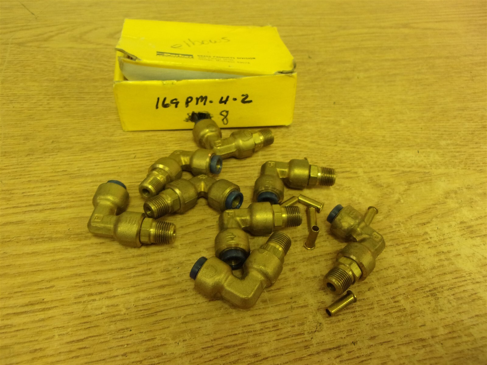 NEW Parker 169P -4-2 90-Degree Fittings, Lot of 8 *FREE SHIPPING*