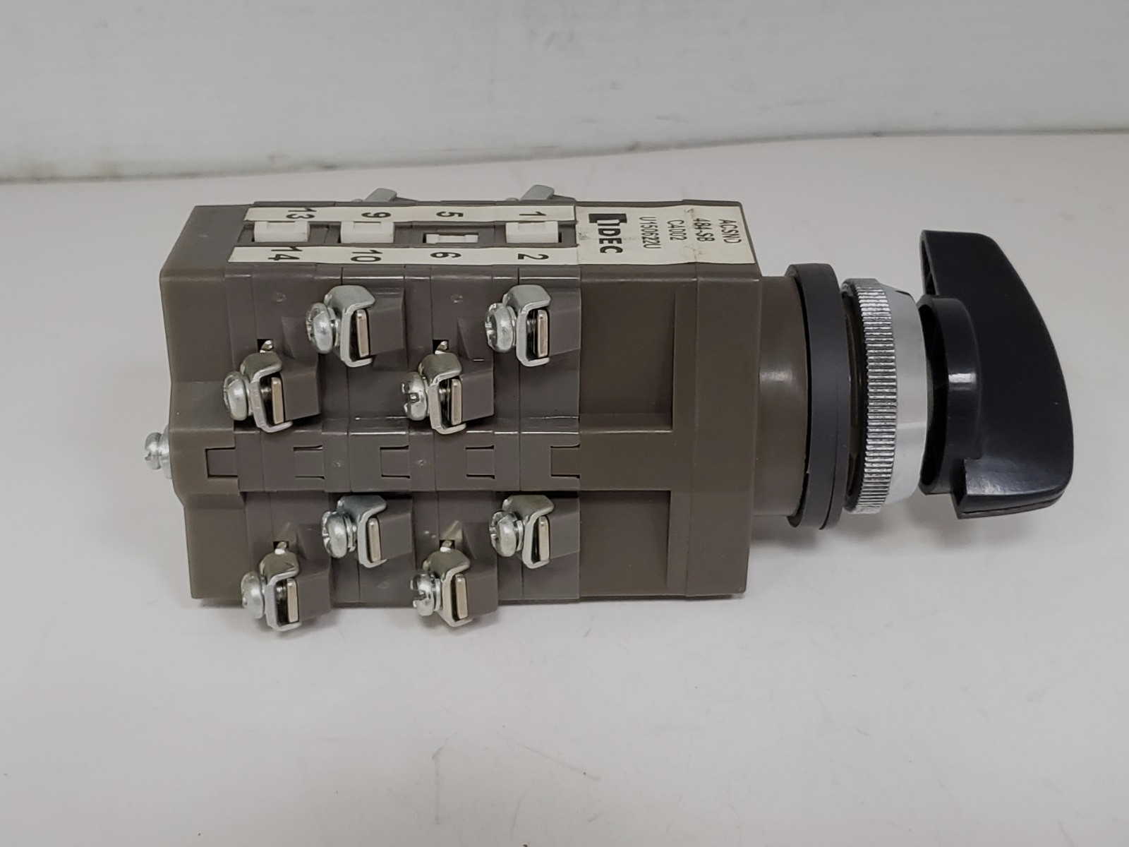 IDEC ACSNO 484-SB-C4002 CAM SWITCH 4 DECS 8 POSITION MAINTAINED NNB