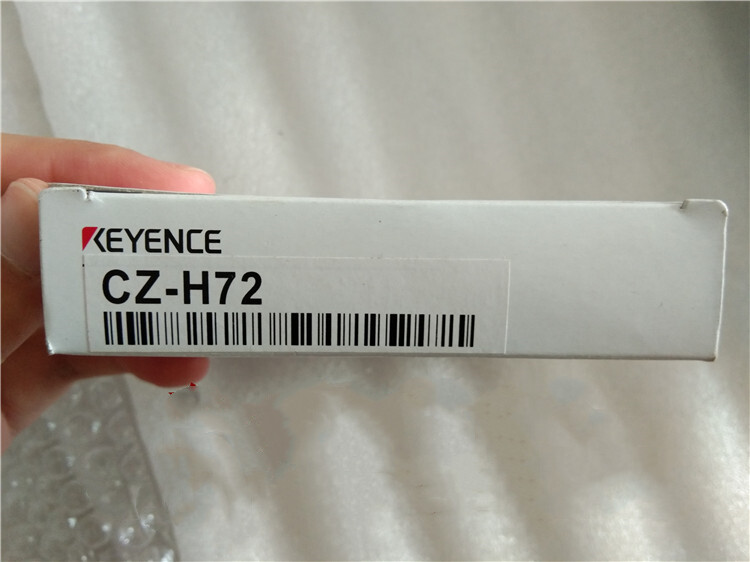 New Keyence CZ-H72 Reflective Sensor Head, Gloss, Red LED, IP40, 15mm NiB Stock