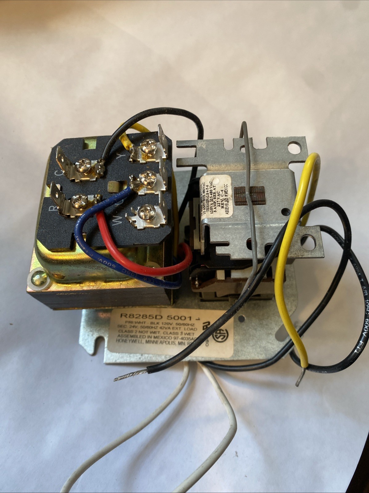 Honeywell R8285D5001 Boiler Control Center 120 Volts R8285D 5001 Open Box New