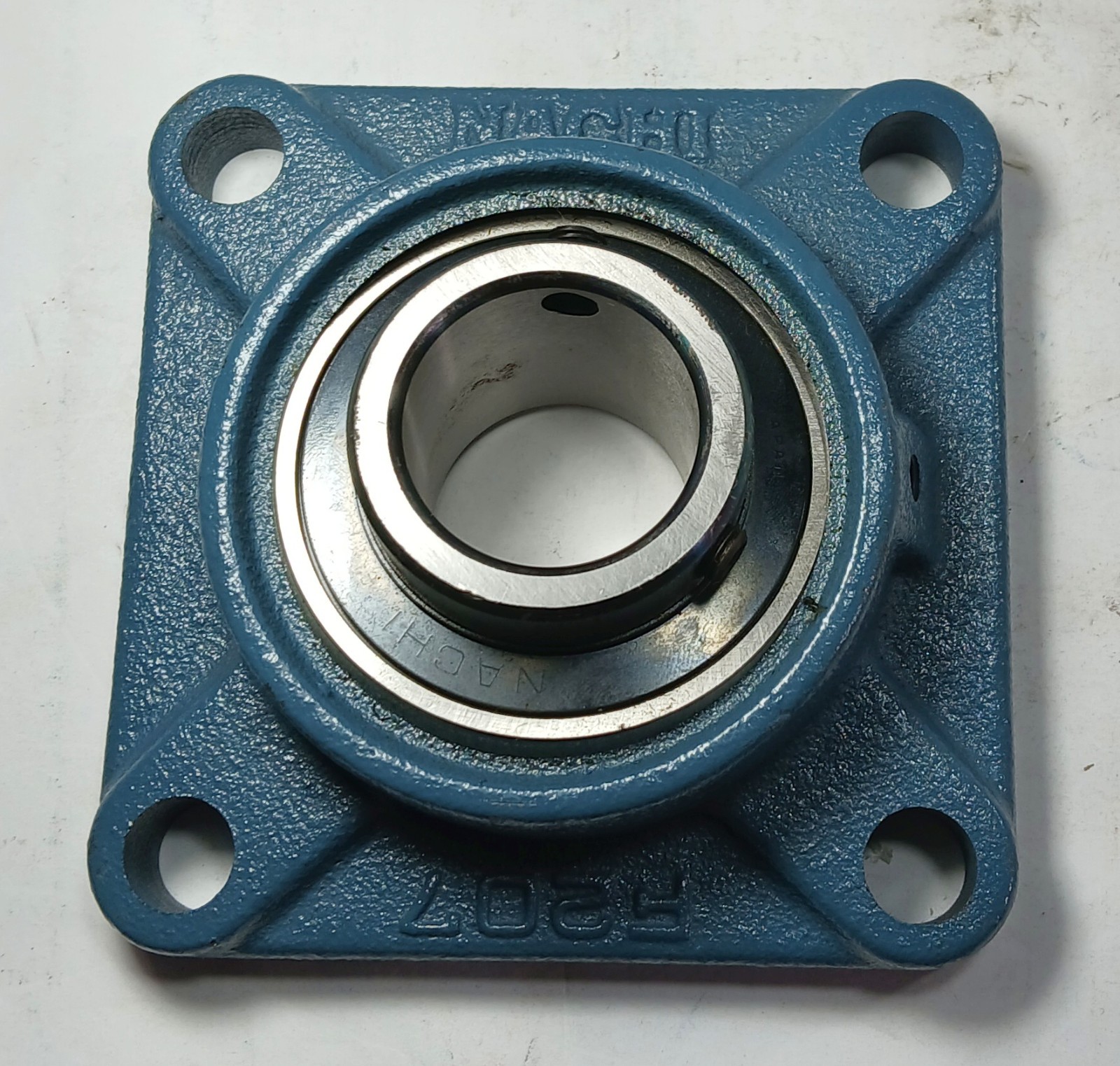 1 NEW NACHI UCF207 4 BOLT FLANGE PILLOW BLOCK BEARING NNB ***MAKE OFFER***