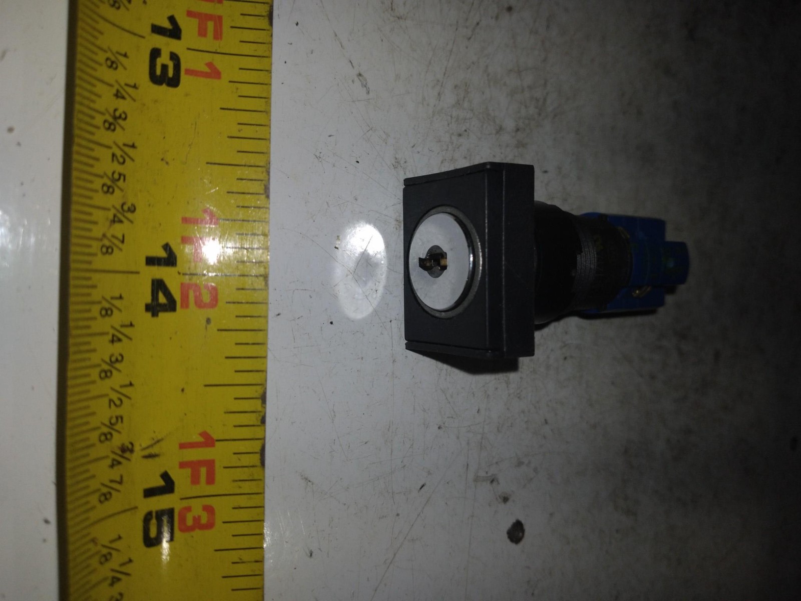 New Panel-Mount Key Switch 1LASD/1Z17 – 1NO+1NC, 300VAC Industrial Style 1S17