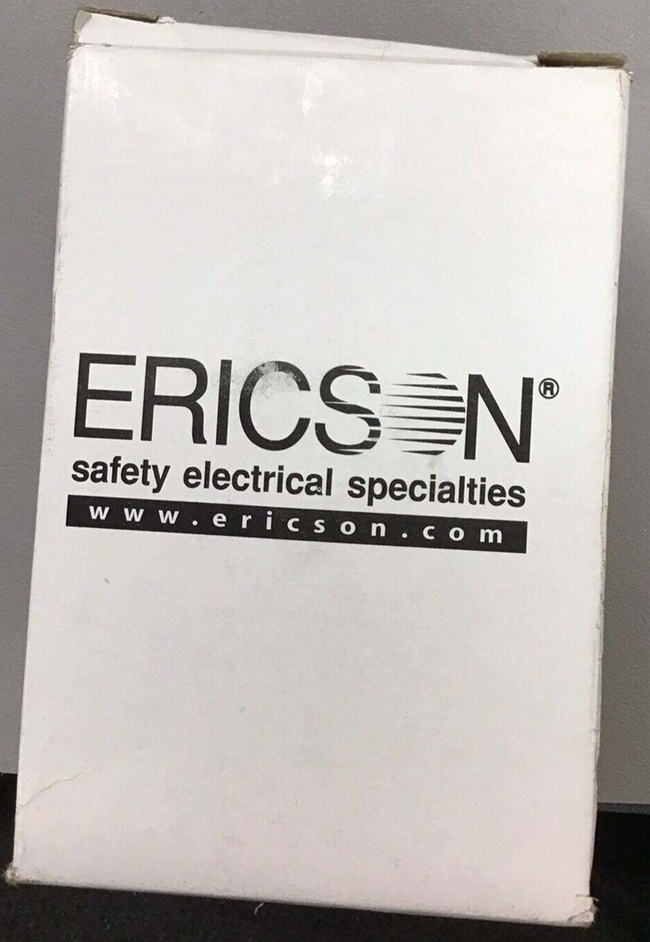ERICSON 2715FS20 FLIP SEAL COVER W/ RECEPTACLE *NEW IN BOX* (B225)