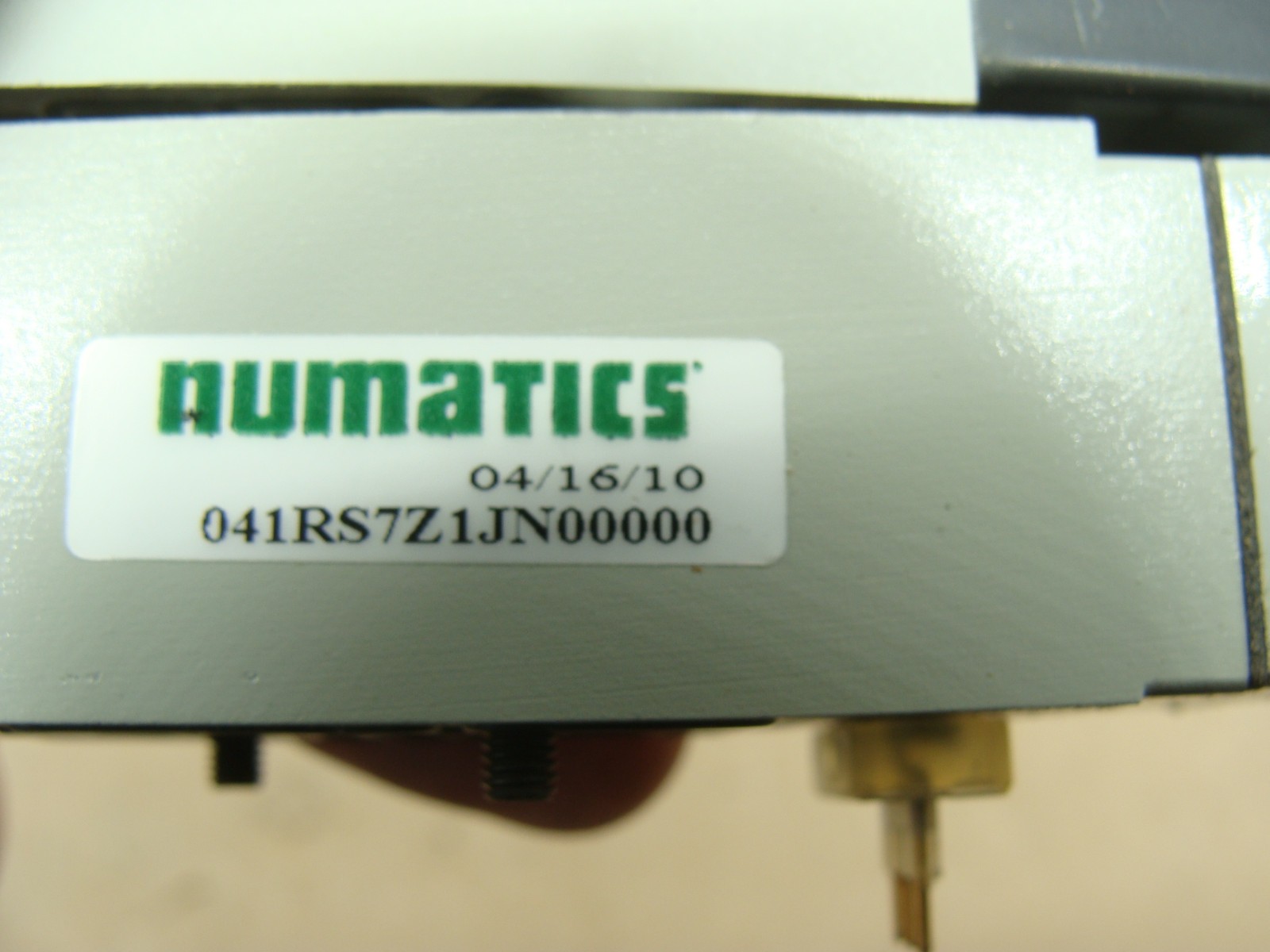 NUMATICS SOLENOID VALVE 041SA4Z5MP00061 W/PNEUMATIC REGULATOR 041RS7Z1JN00000