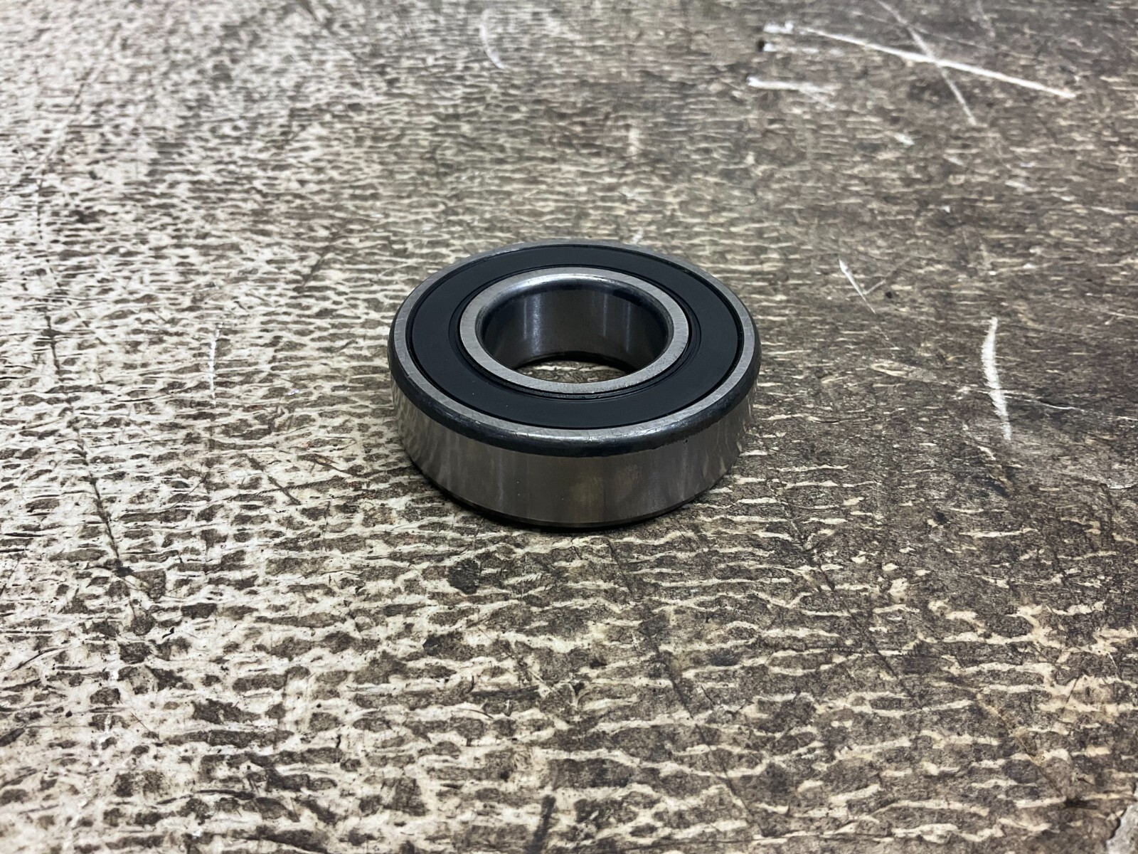 SKF 6205-2RSH/C3GJN Roller Bearing 62052RSHC3GJN New (TSC)