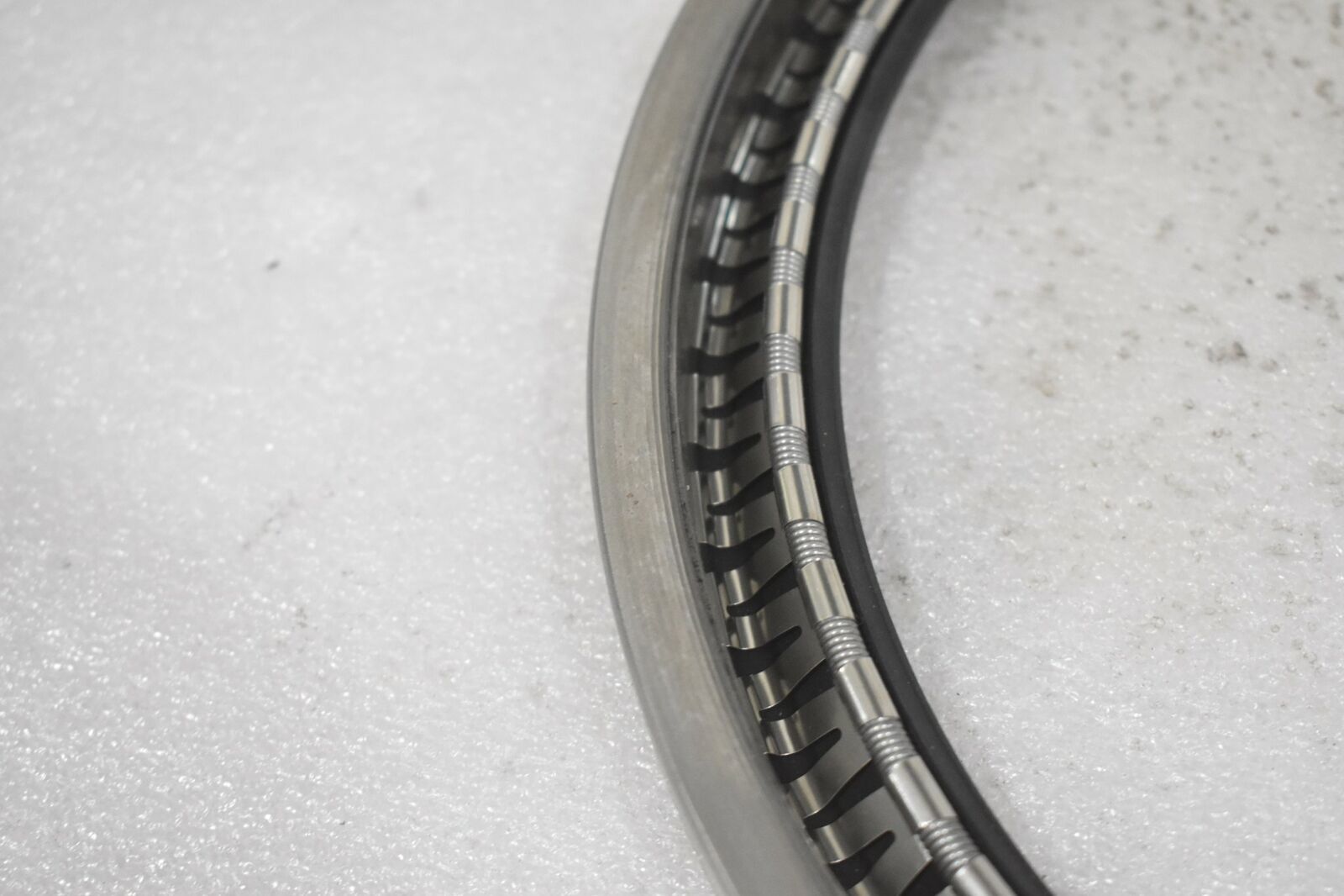 GARLOCK KLOZURE 21238-3997 MILL-RIGHT NITRILE OIL SEAL 64 X 3997, 10″SHAFT 12″OD