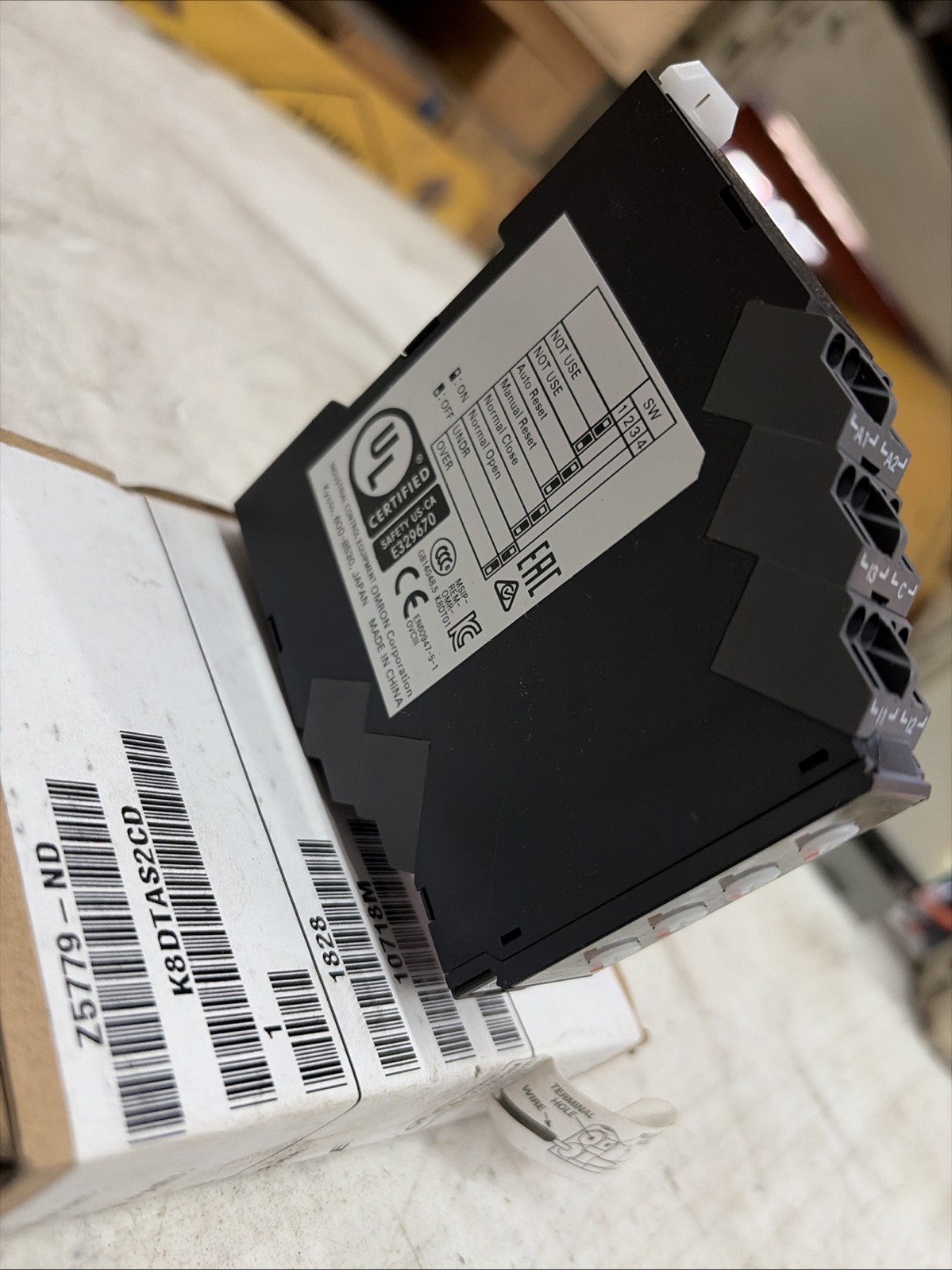 Omron, K8DT-AS2CD, Measuring Monitoring Relay 24VAC/DC Current Voltage