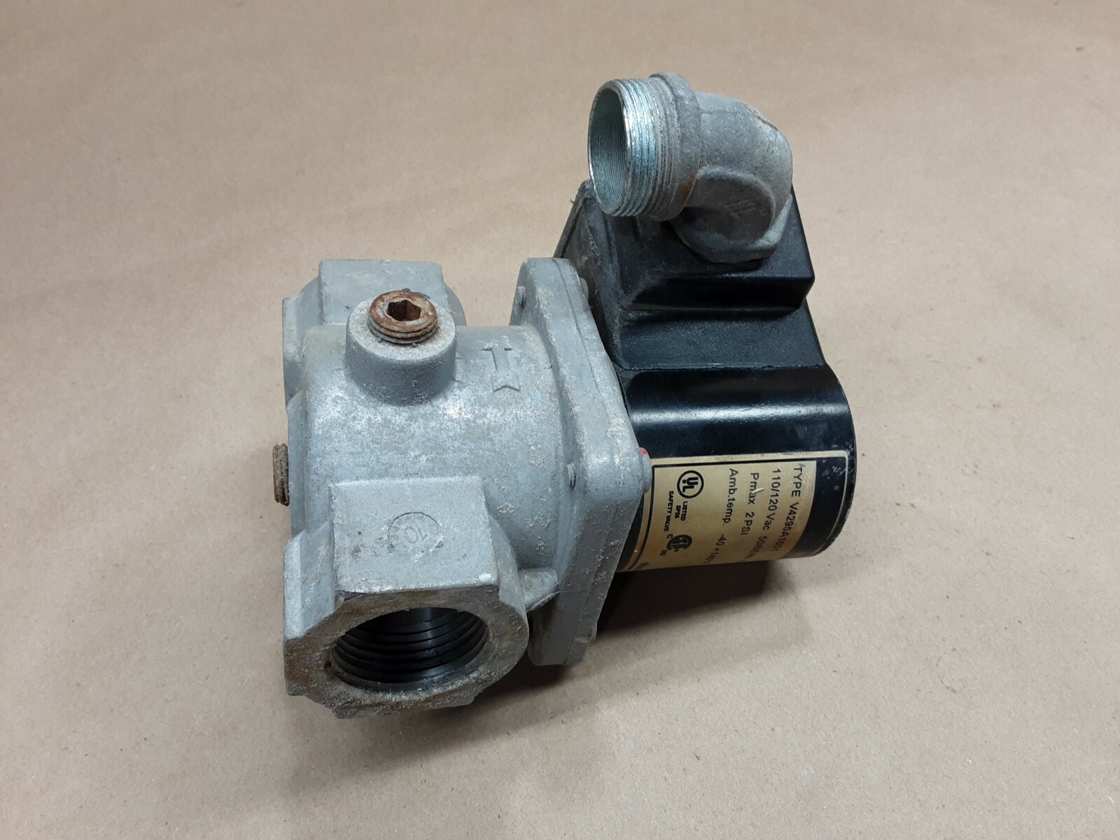 HONEYWELL V4295A1031 110/120 2PSI SOLENOID GAS VALVE #1009D17PR5