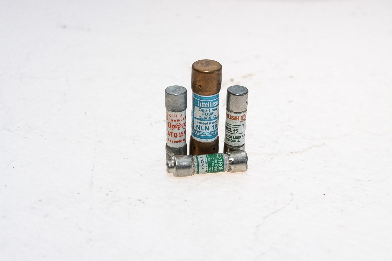 LOT OF 4 FUSES LITTELFUSE NLN 10 GOULD ATQ 15/100 BRUSH MCL25 BUSS FNQ-R-1 (G28)