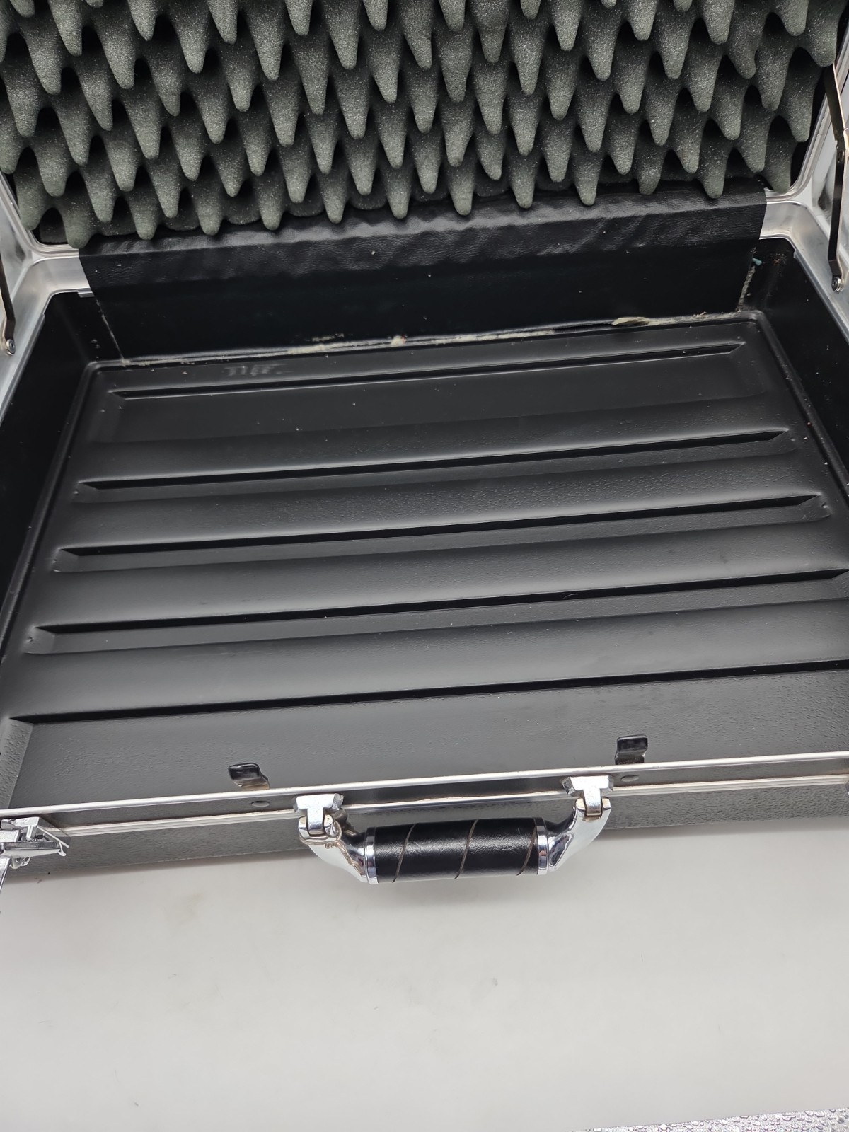 Platt 2407 Medium Duty ABS Series Case, 24” x 18” x 8″ Exterior, W/ Keys