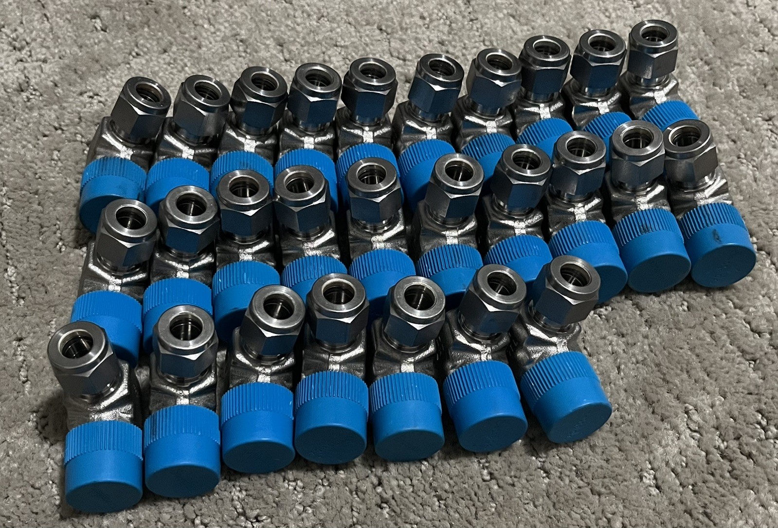LOT OF 27 NEW SWAGELOK 3/8″ OD Tube X 1/2″ Male NPT ELBOW CONNECTORS SS-600-2-8