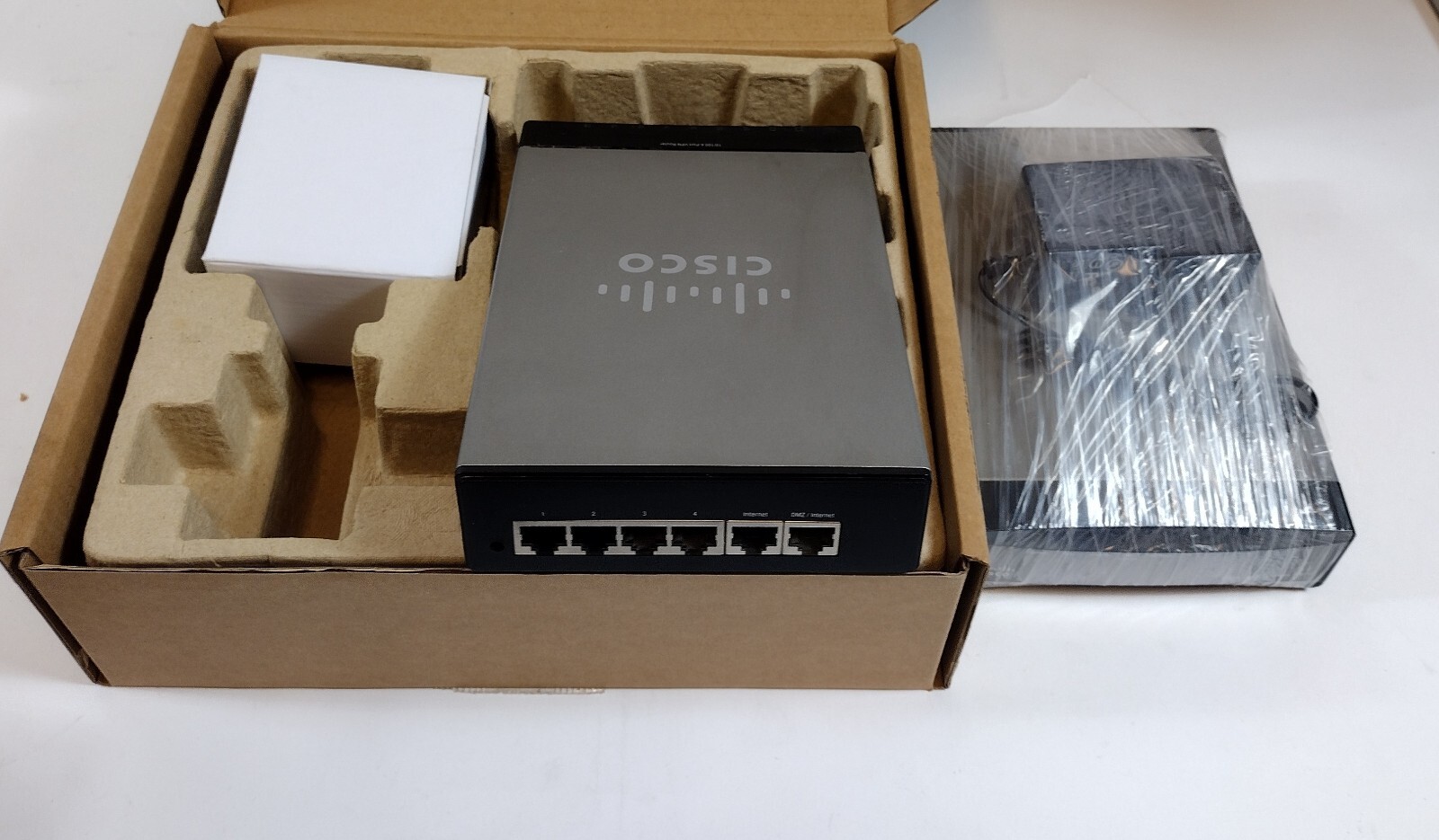 CISCO RVO42 10/100 4-PORT VPN ROUTER UNB ***VGC ***Free Shipping
