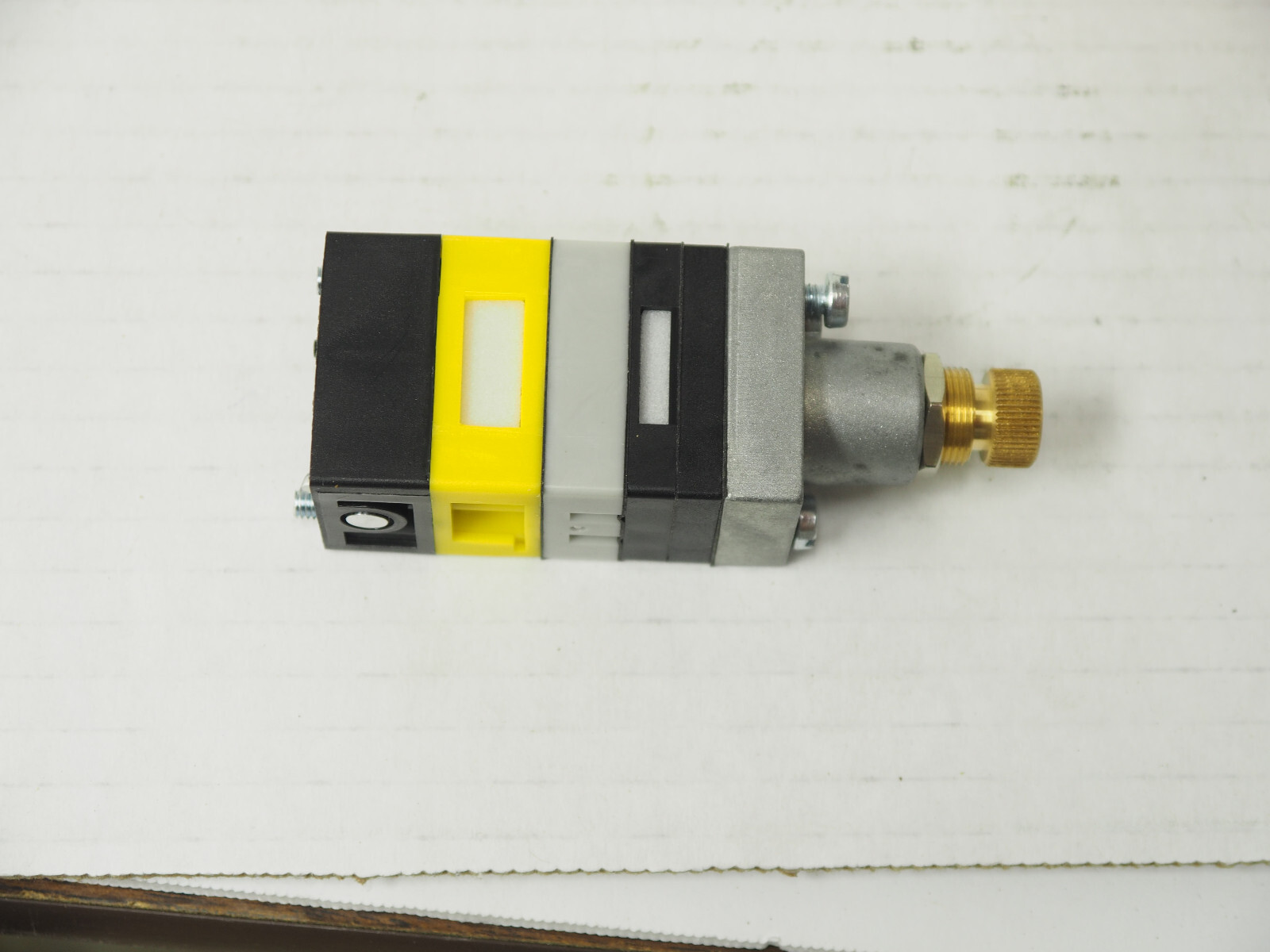 Crouzet Control 81502150 Pneumatic, Adjustable Pressure Switch, 2 – 35 PSI NEW