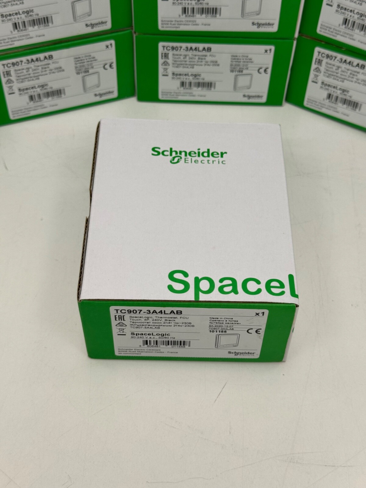 SCHNEIDER TC907-3A4LAB SPACELOGIC THERMOSTAT FCU TOUCH 4P 240V BLACK