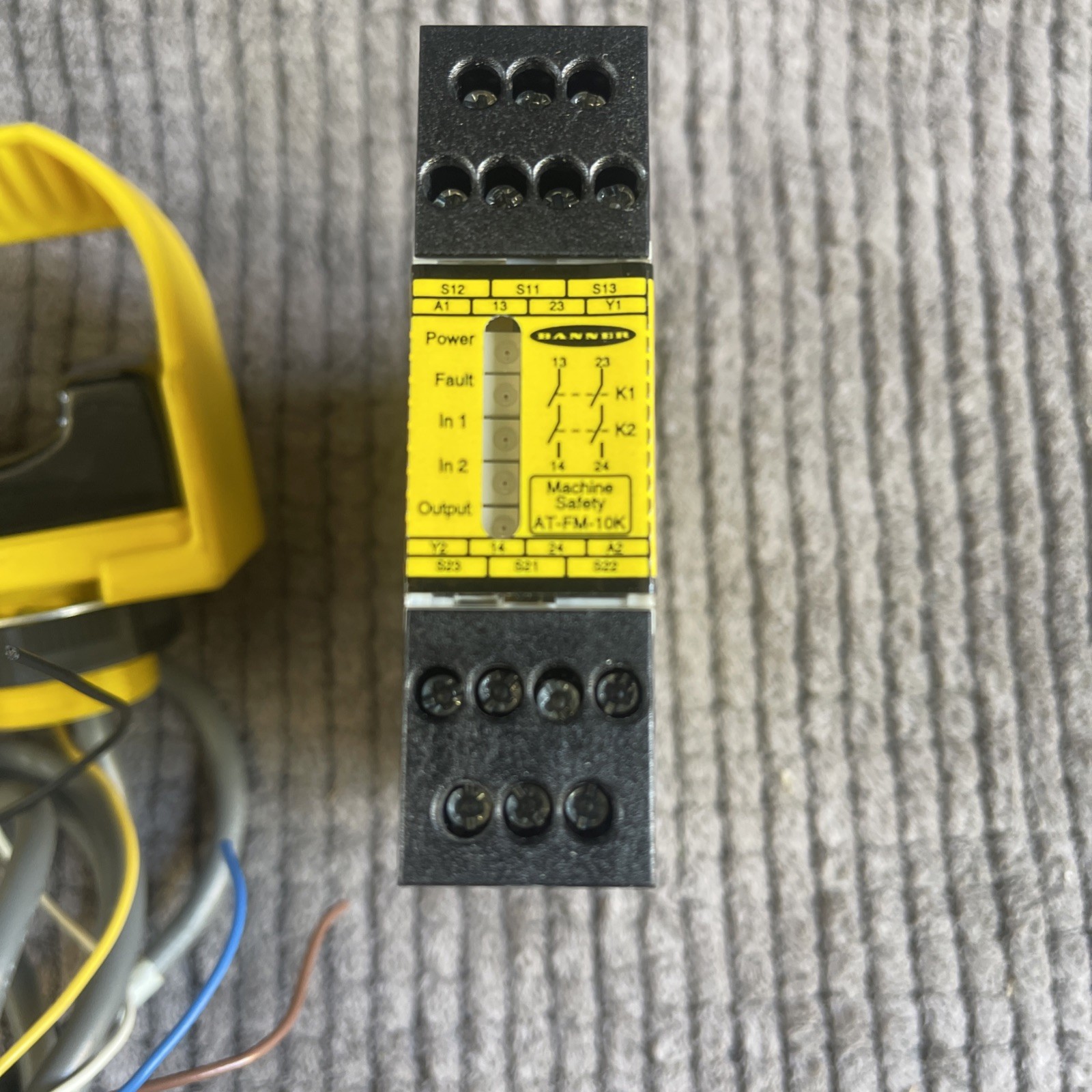 BANNER Sensing Device AT-FM-10K W/2x- STBVR81 TOUCH BUTTON #212275-L4