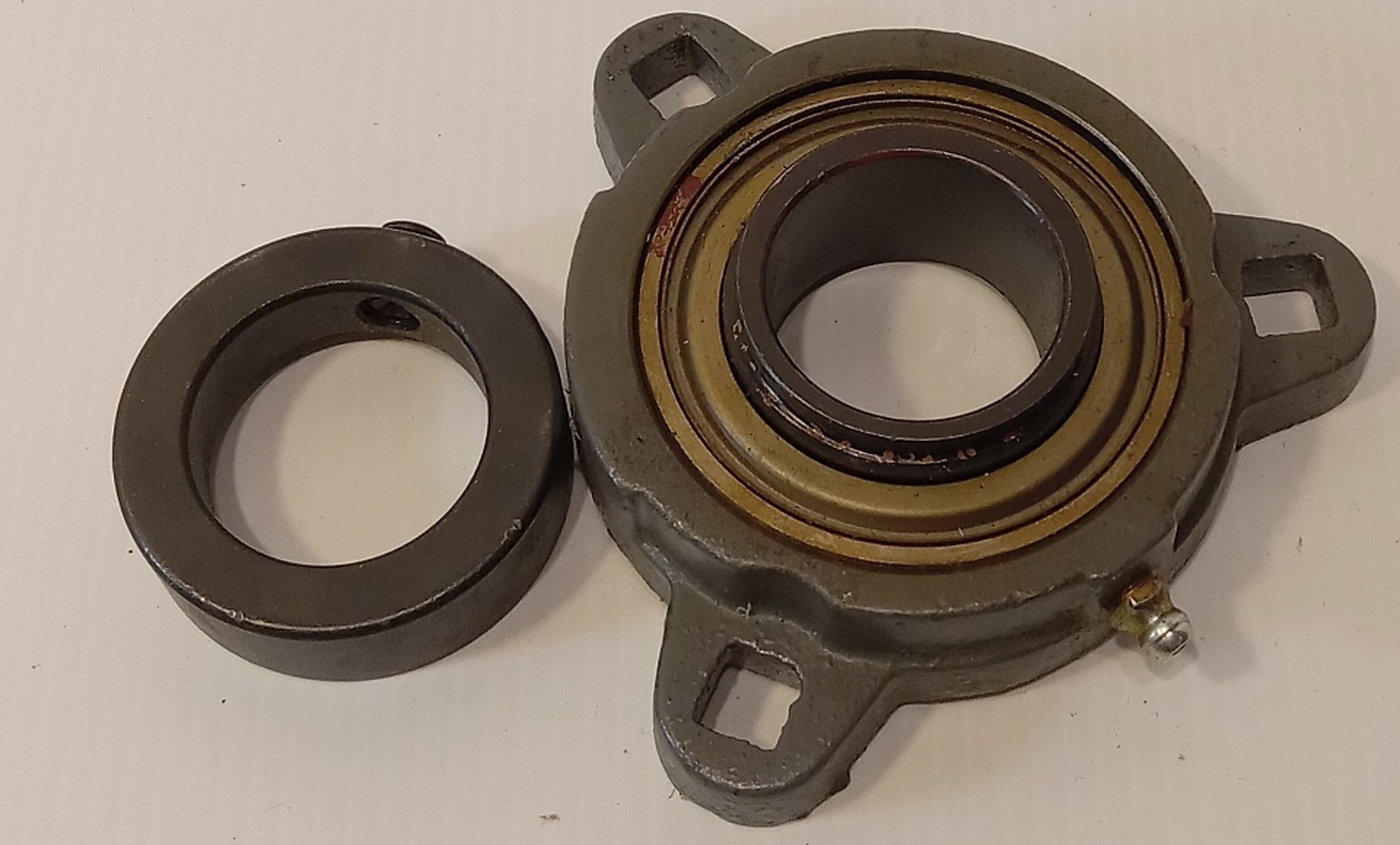 1 NEW BROWNING VF3E-123M 3 BOLT FLANGE BEARING W/LOCKING COLLAR NNB *MAKE OFFER*