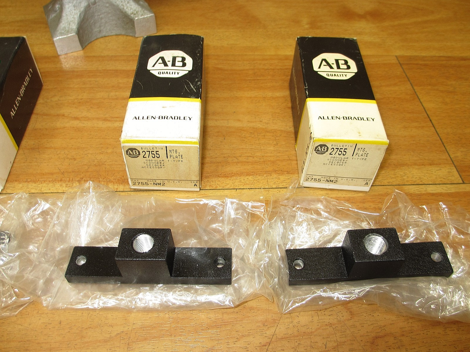Allen Bradley 2755-NM2 (LOT OF 4) *NEW* Mounting Plate