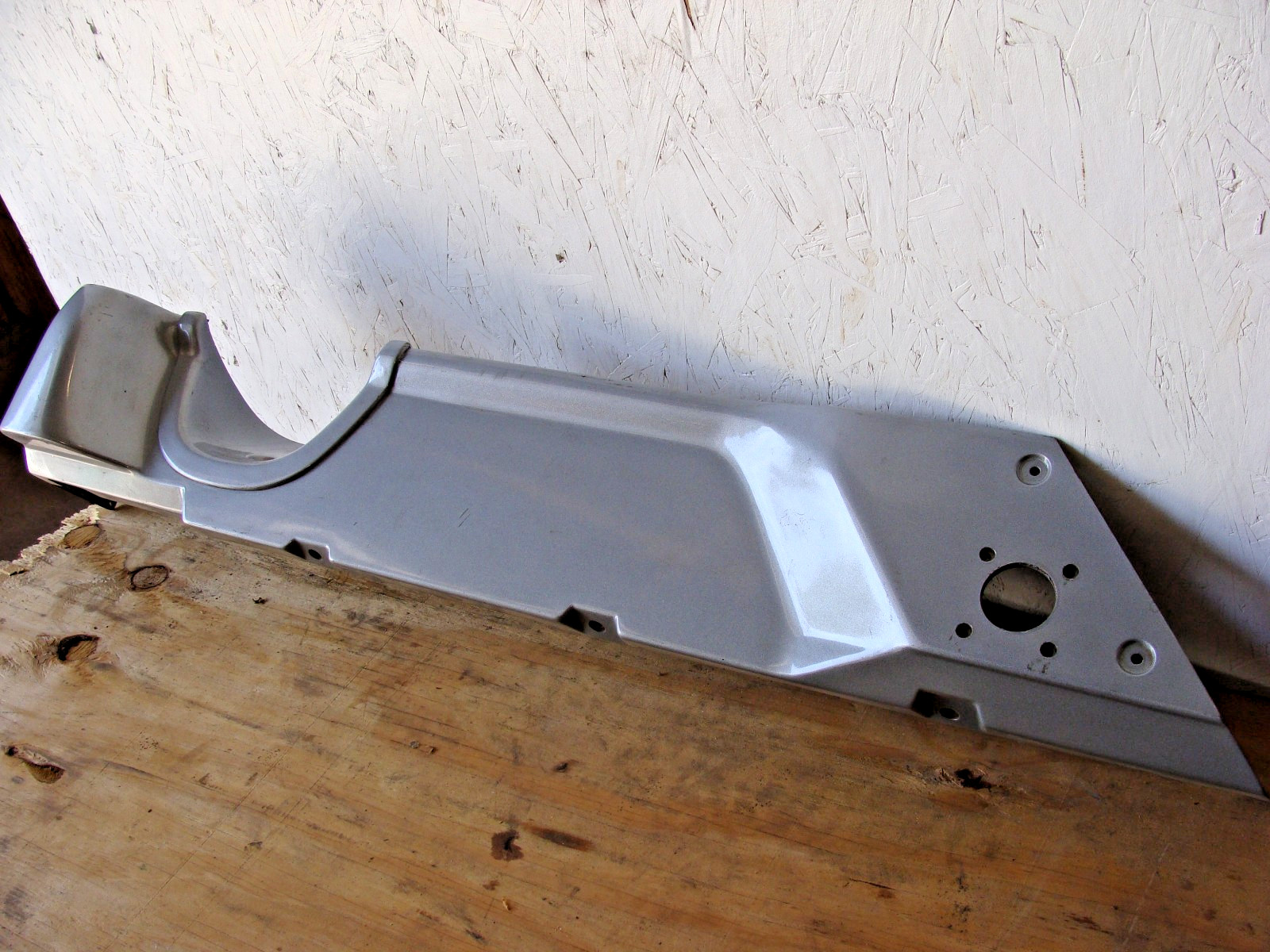 FREIGHTLINER A22-52006-008 CORE MOLDING REAR BODY PANEL GRAY/SILVER