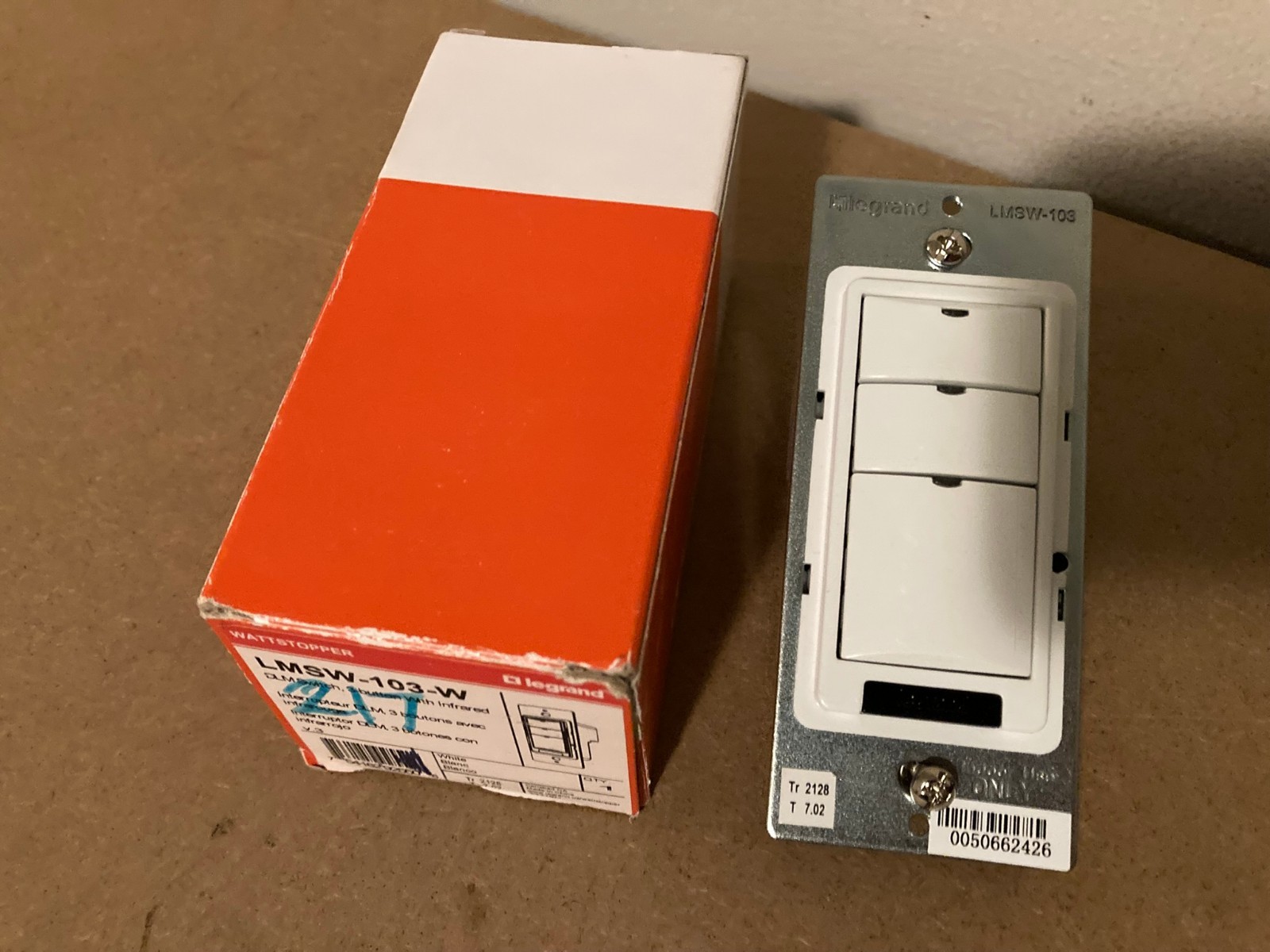 LMSW-103-W Wattstopper Digital Switch, 3-button w/ infrared