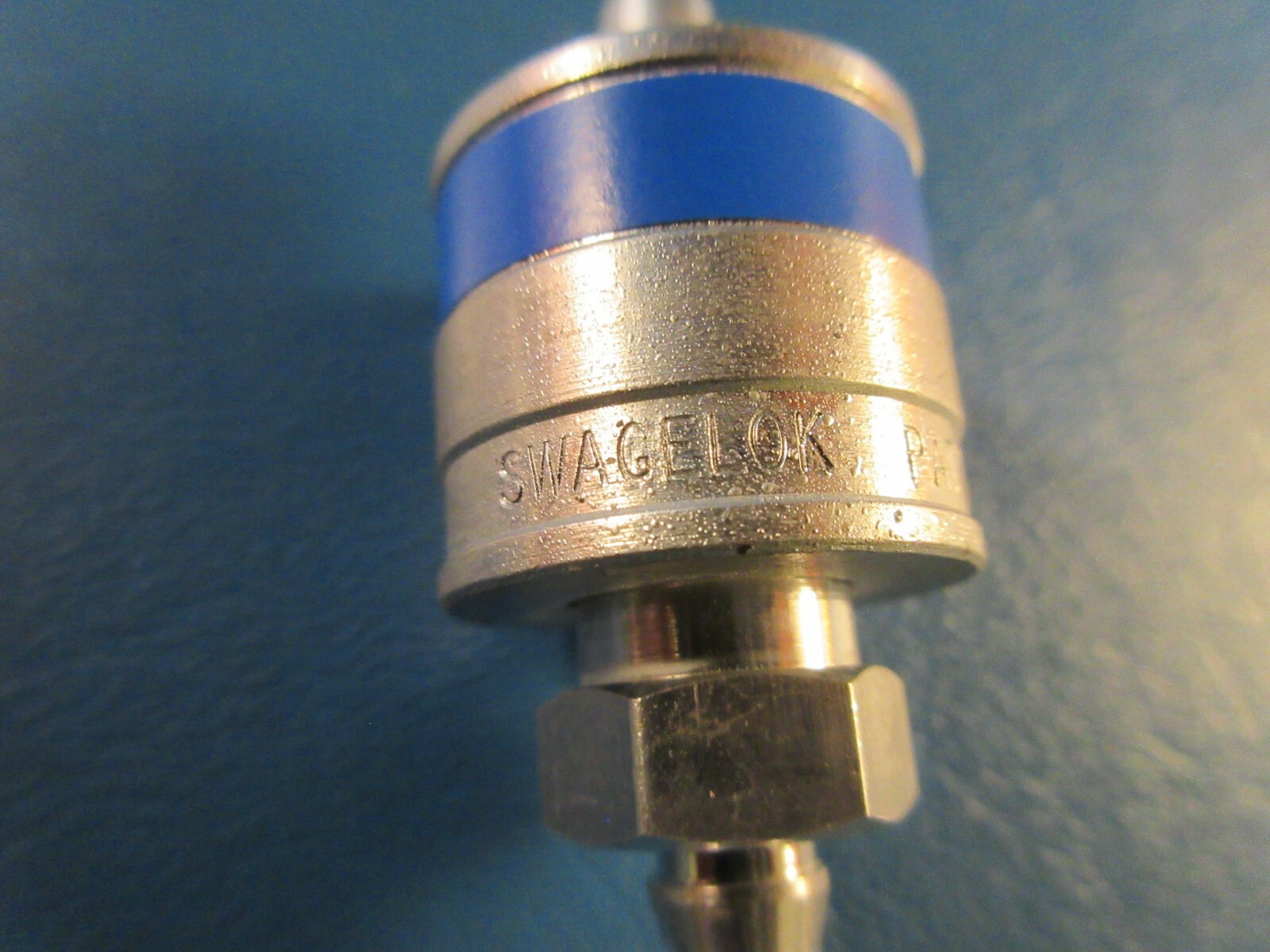 Swagelok BQC4-S-4HCK5, Quick-Connect, 1/4″ Hose Barb, Blue