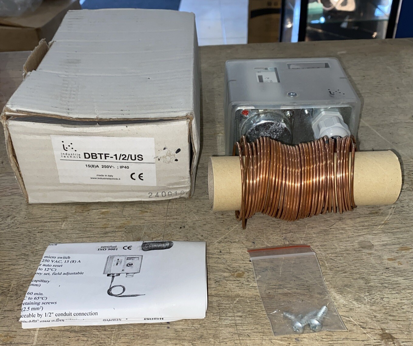 Industrie Technik DBTF-1/2/US 15(8)A Frost Thermostat 250VAC IP40 ( S1-C206)