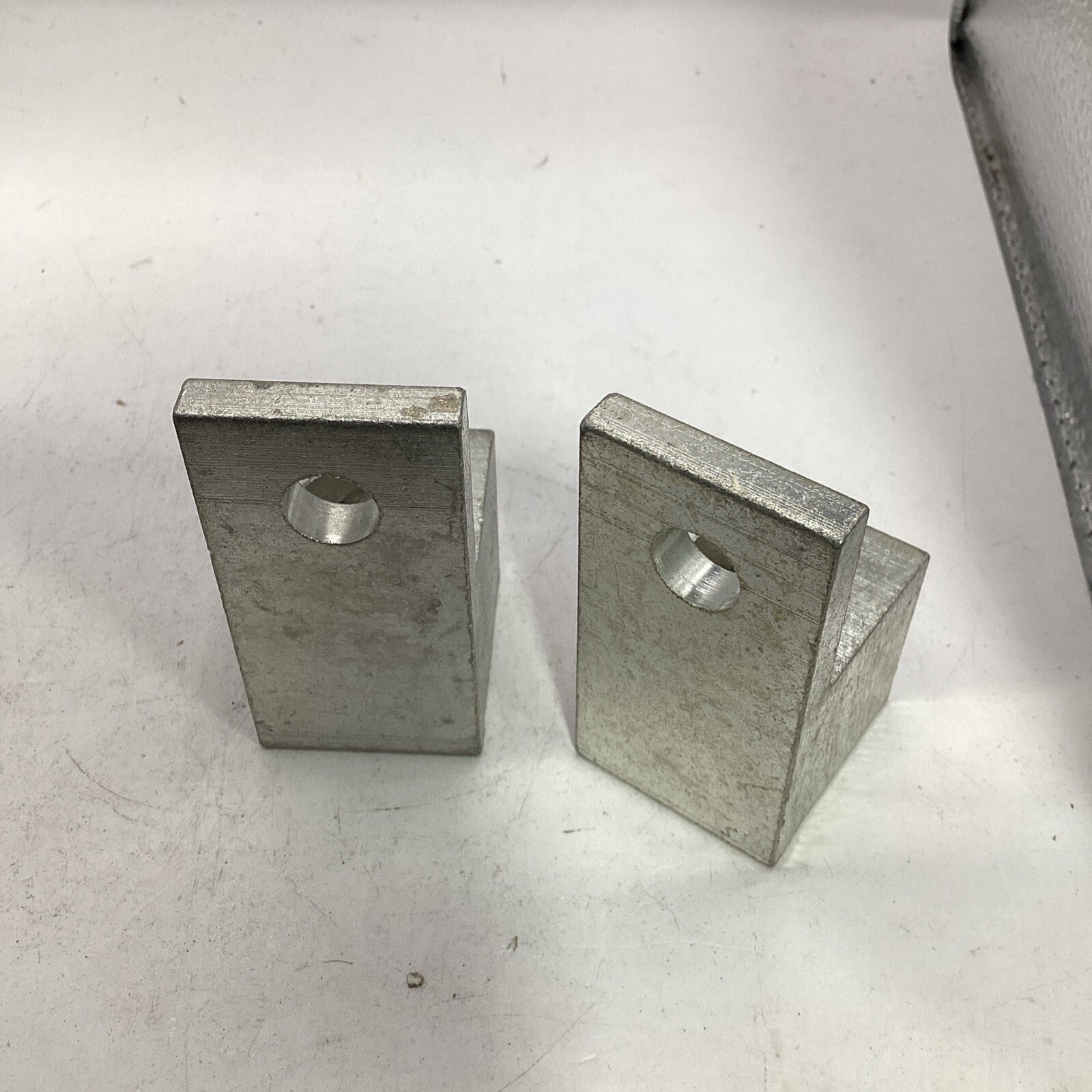 Ilsco D981 TA-350 Aluminum Lug AL9CU (lot of 2)