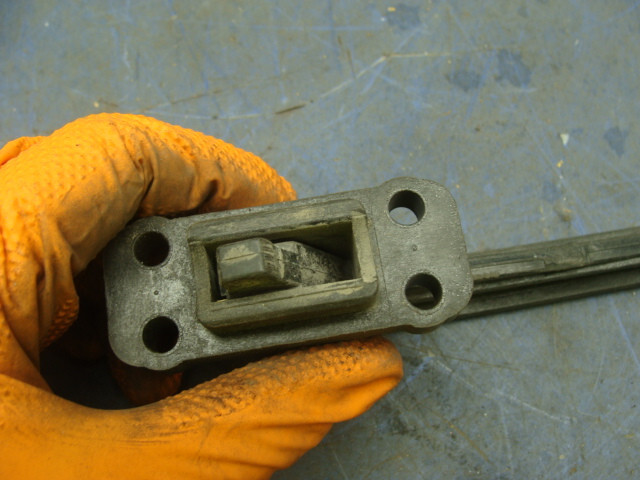 SAVE-A-LOAD PUMP HANDLE PIN AND BRACKET 080-R131 CARGO BAR