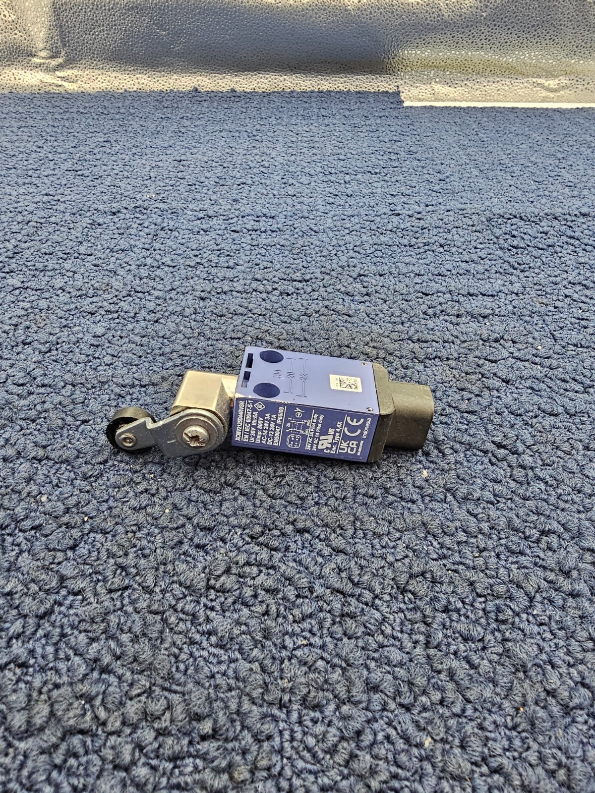 Telemecanique XCMV2125D44RVSR Sensor Limit Switch