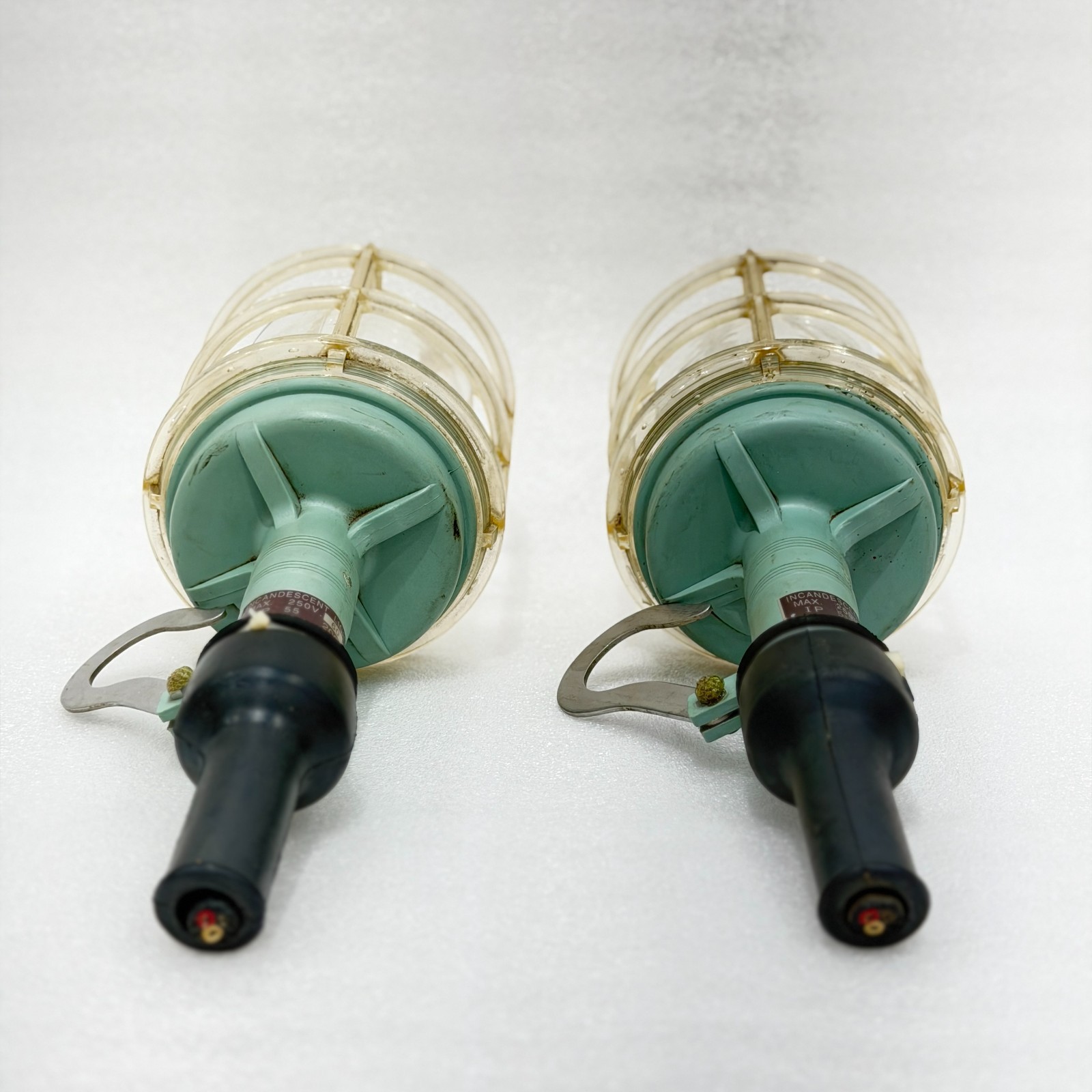 KOKOSHA PORTABLE INCANDESCENT LIGHT IP55 250V 60W HOOK TYPE JAPAN LOT OF 2 FEDEX