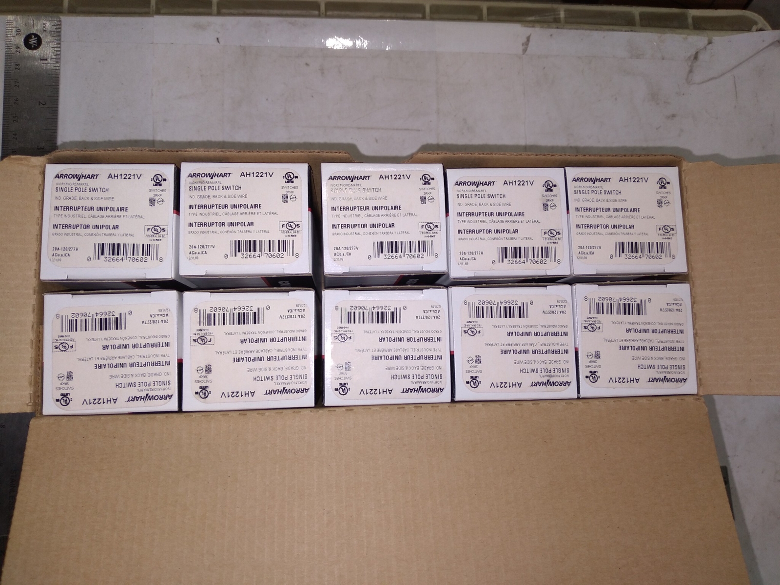 COOPER ARROW HART AH1221V SINGLE POLE/SWITCH 20A 120/277V AC/CA ’10 IN BOX’