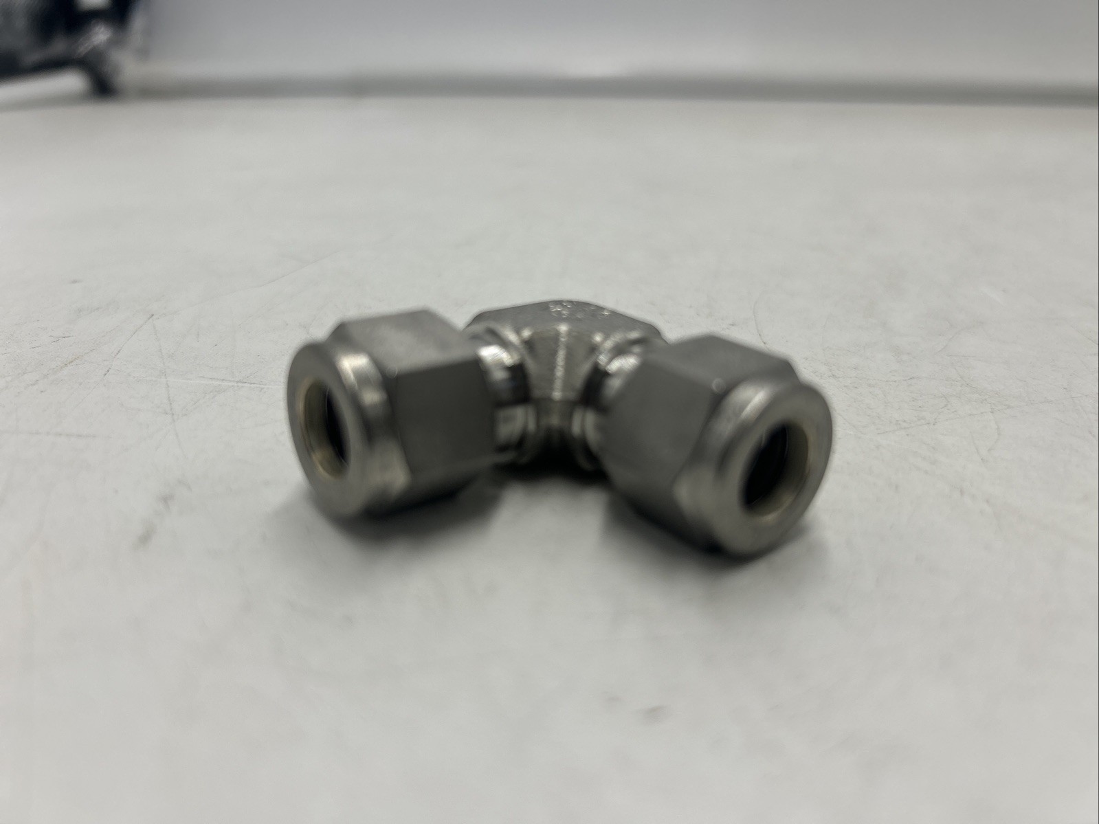 NEW SWAGELOK 3/8″ TUBE OD STAINLESS UNION ELBOW SS-600-9 qty 6