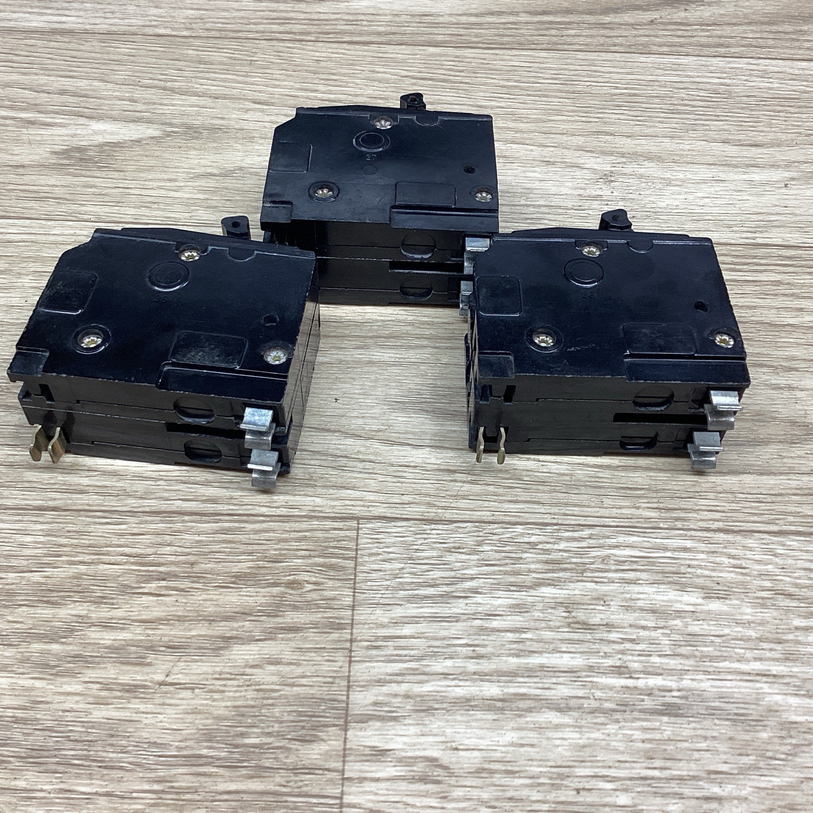 LOT OF 3 SQUARE D 20 AMP 2 POLE TYPE QO CIRCUIT BREAKER #812F139*CO