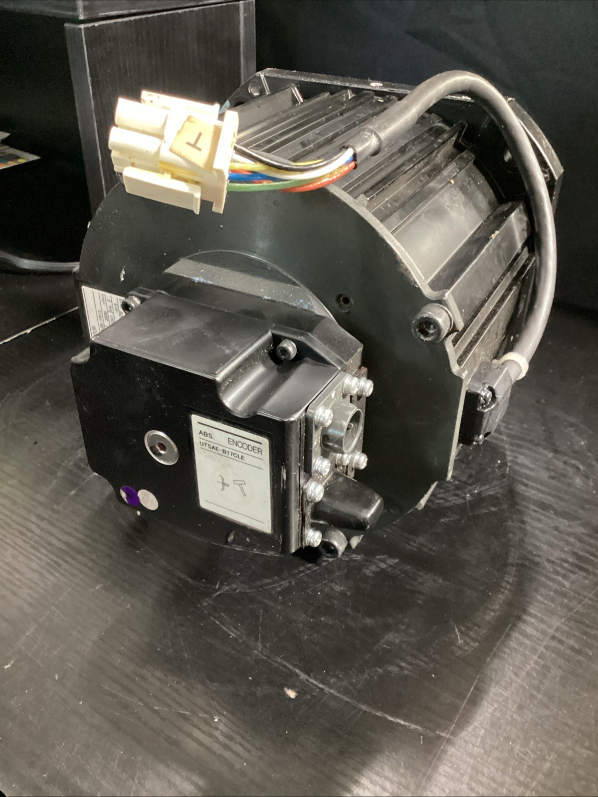 Yaskawa SGMRS-12A2B-YR12 AC Servo Motor 1150W 5.49 N•m 2000 r/min Used #1