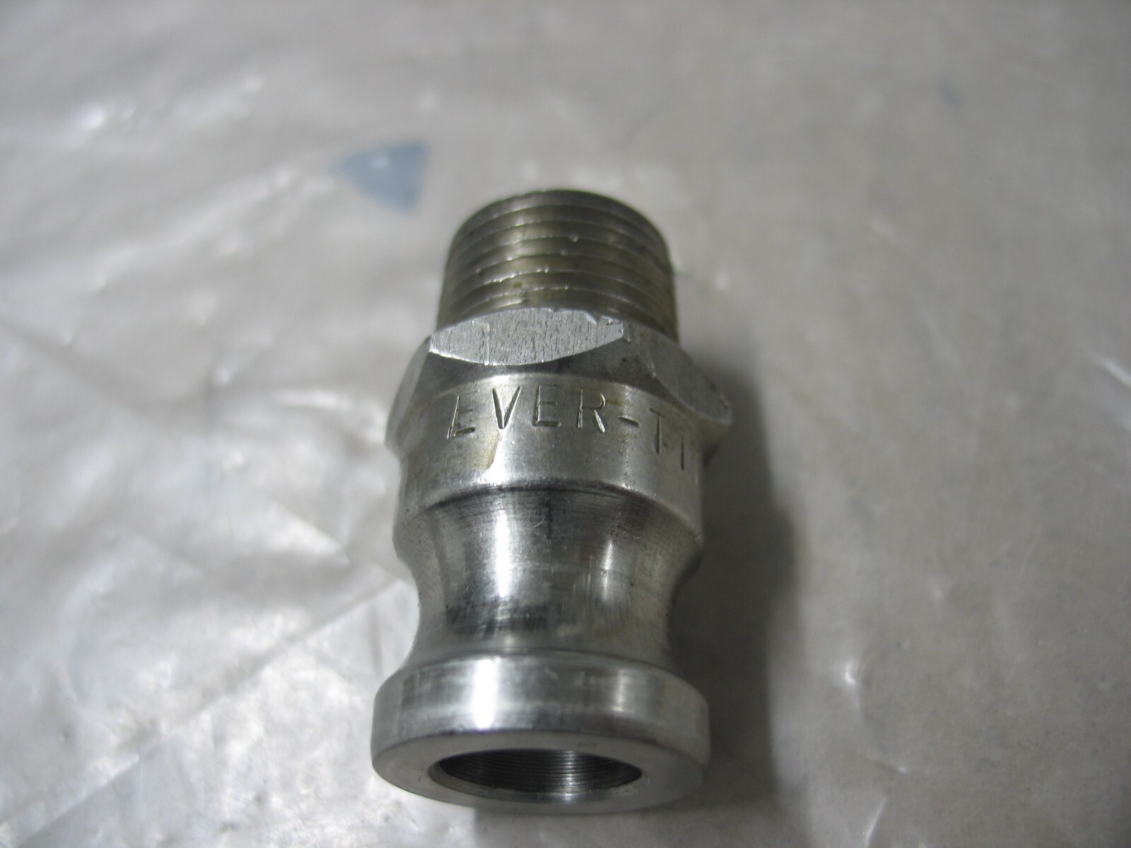 EVER-TITE 1/2B CAM & GROOVE MALE SS FITTING WITH 1/2″ MNPT THREAD P9564