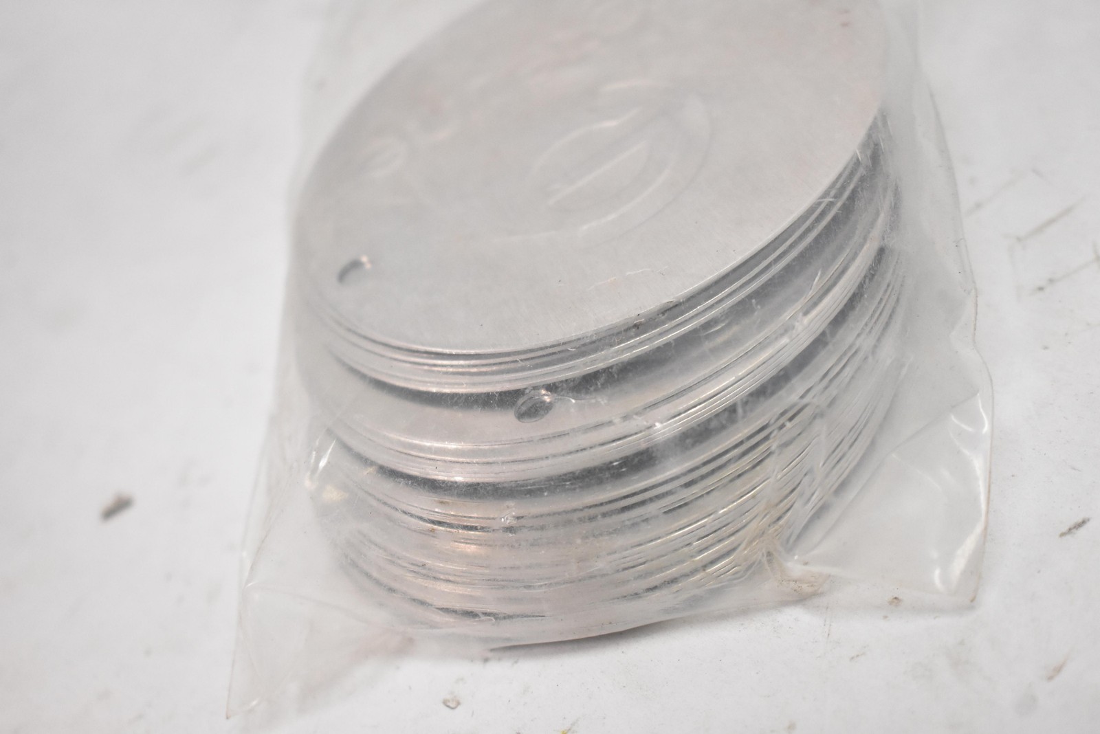Electromark Y3995023 TG AL 3×3 Embossed Aluminum Entergy Round Tags 25 Pack