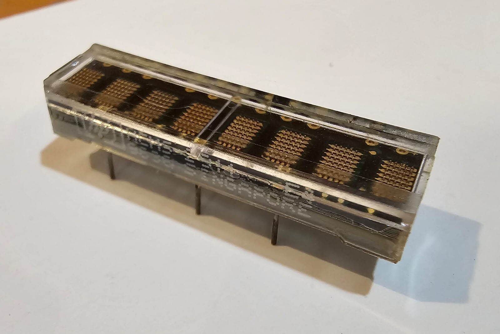 HCMS-2911 1×8 0.15-in. High Performance CMOS 5×7 Alphanumeric Display Yellow
