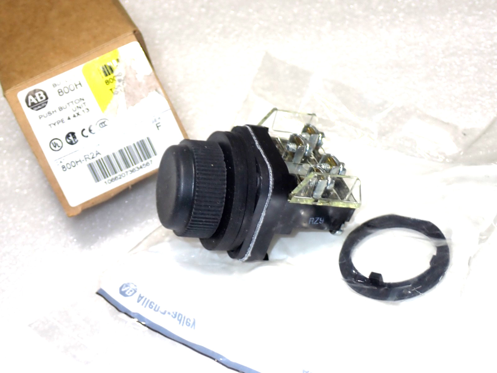 800T-R2A SER F Allen Bradley PUSH BUTTON NEW