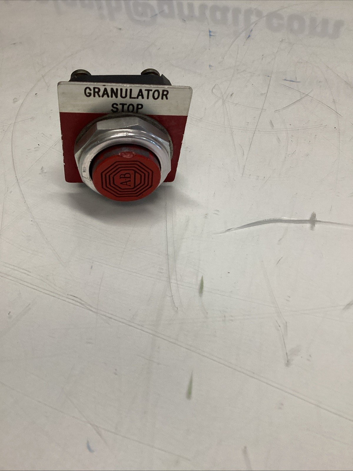 Allen Bradley 800T-B, Series T, NEMA 4,13 Red Push Button Q-608