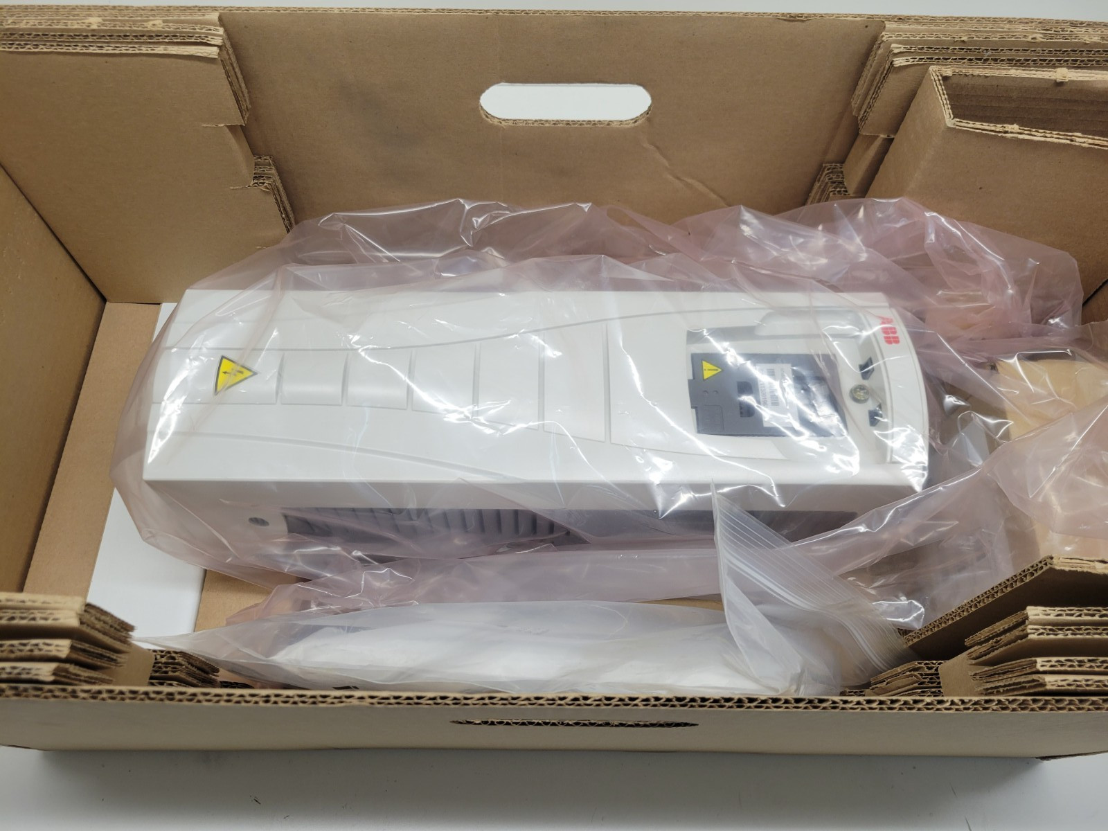 NEW OLD STOCK! ABB 2HP 1.5KW 2.7A 500-600V DRIVE ACS550-U1-02A7-6