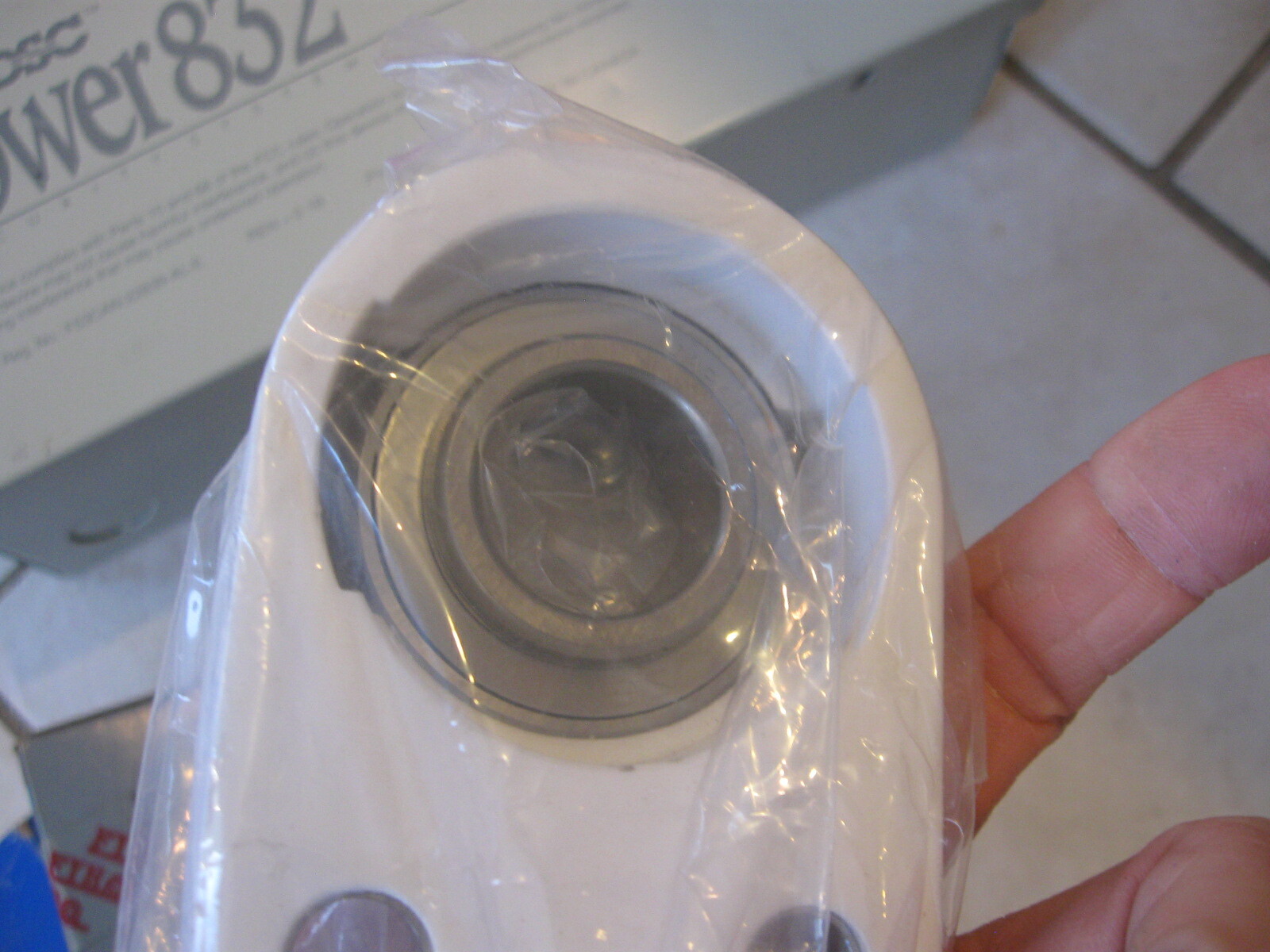 NEW FYH 3 Bolt Flange Bracket Bearing White pn#- UCFB205-16S6PL