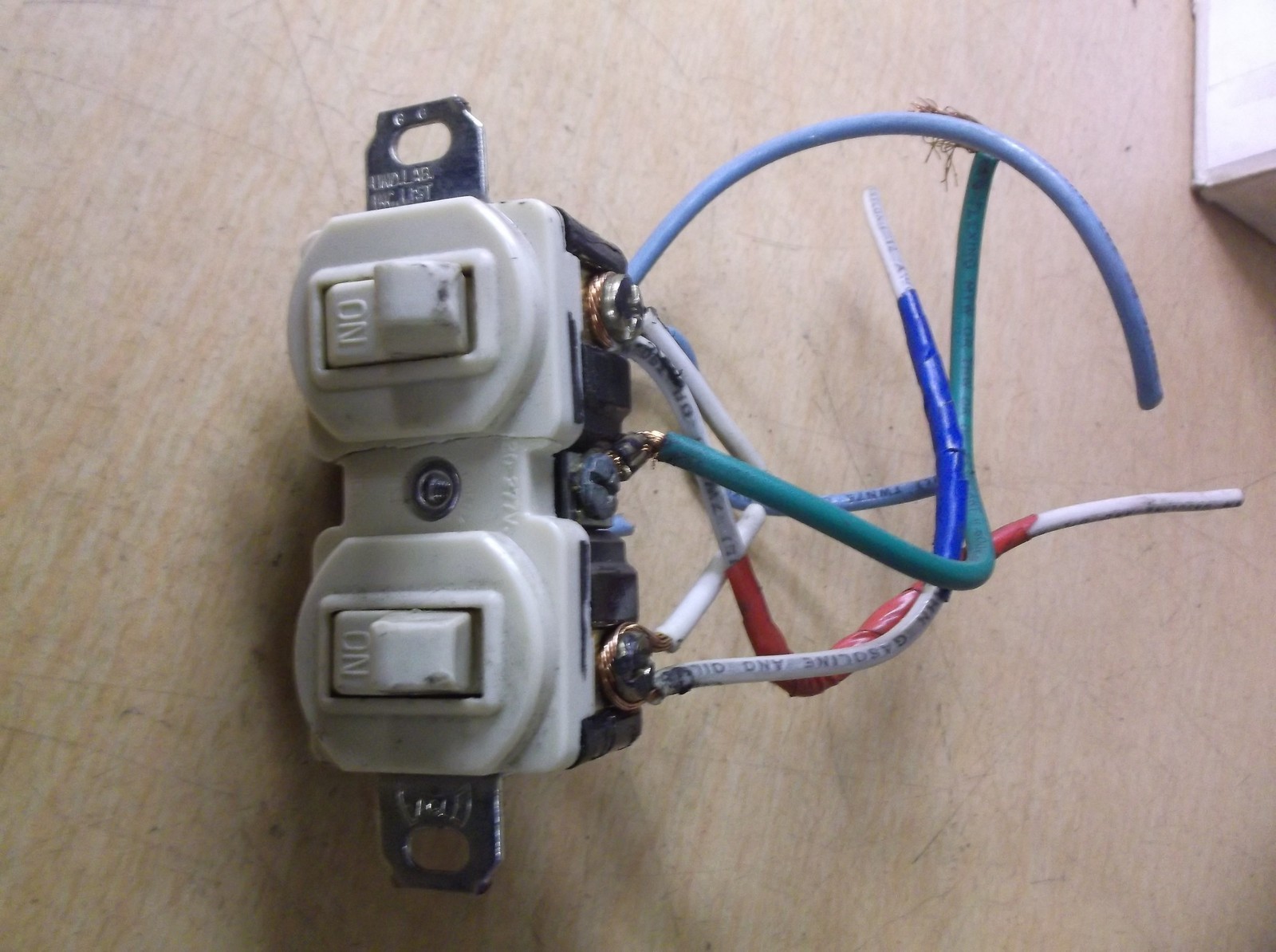 Eagle 15A 20-277V Dual Toggle Light Switch *FREE SHIPPING*
