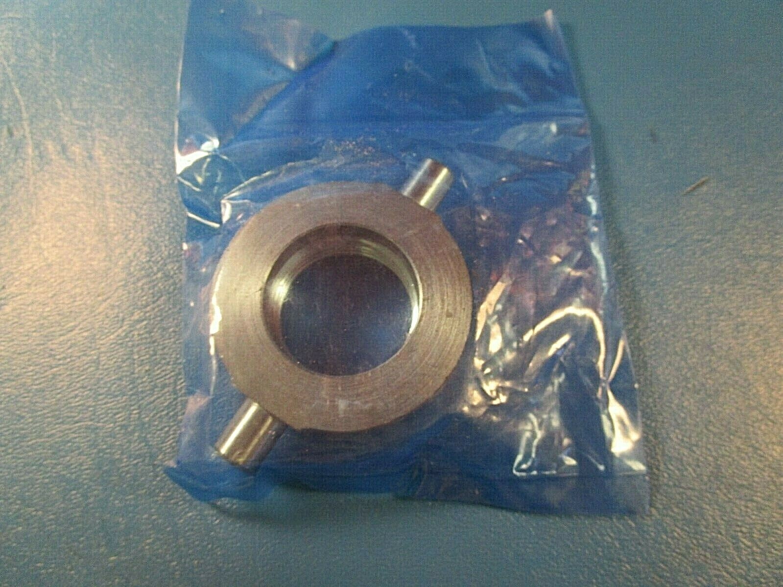 SMC CM-T040B Trunnion Mount w/ Nut for CM Air Cylinder, CM9Z16