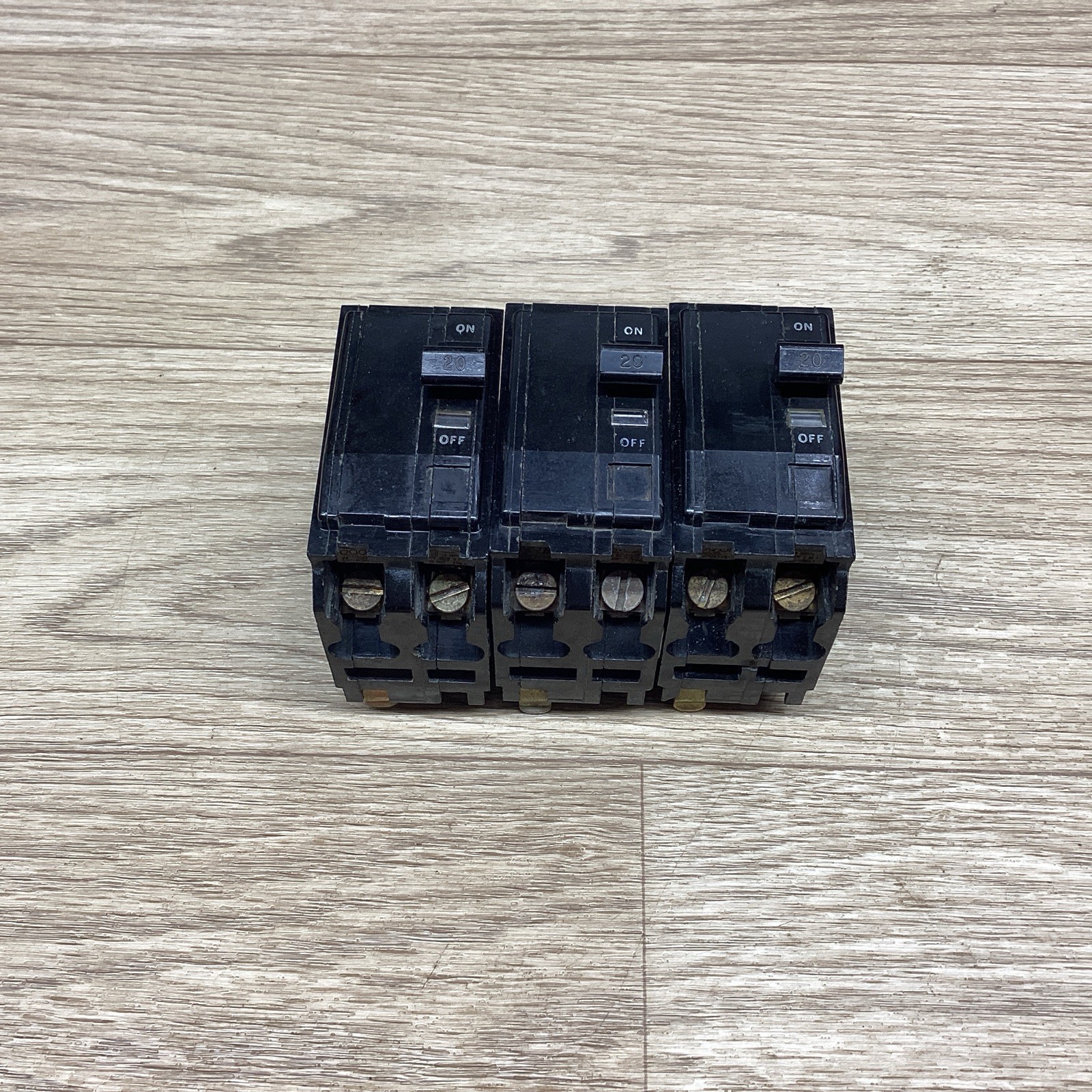 LOT OF 3 SQUARE D 20 AMP 2 POLE TYPE QO CIRCUIT BREAKER #812F139*CO