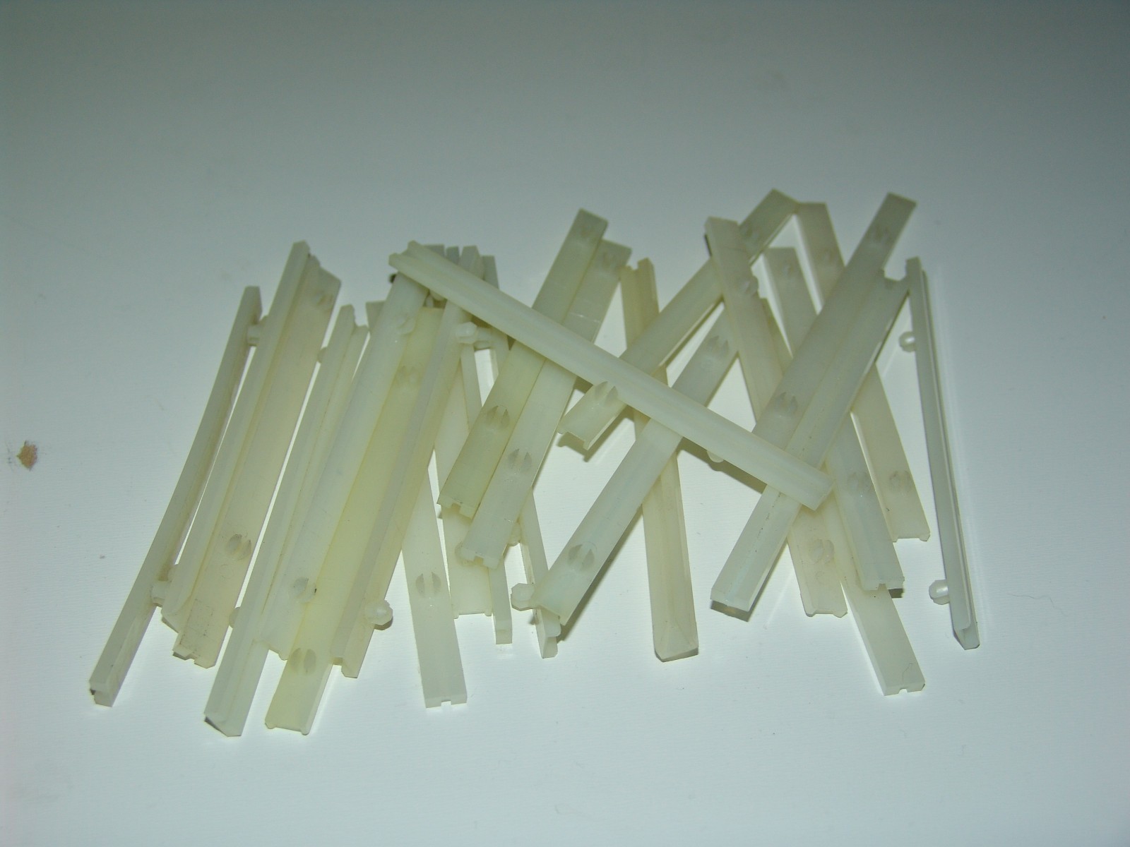 Allen Bradley SAE 1450 F – Lot of 24pcs Plastic Snap-in PCB Card Guide / Rack