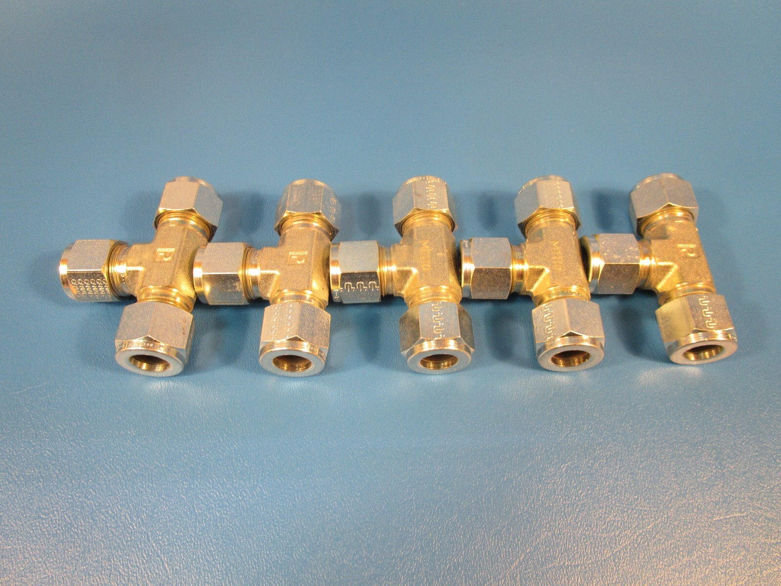 BOX OF 5 PARKER 8-8-8 JBZ-S, Tee Union, 1/2″ X 1/2″ X 1/2″ Tube, Single Ferrule