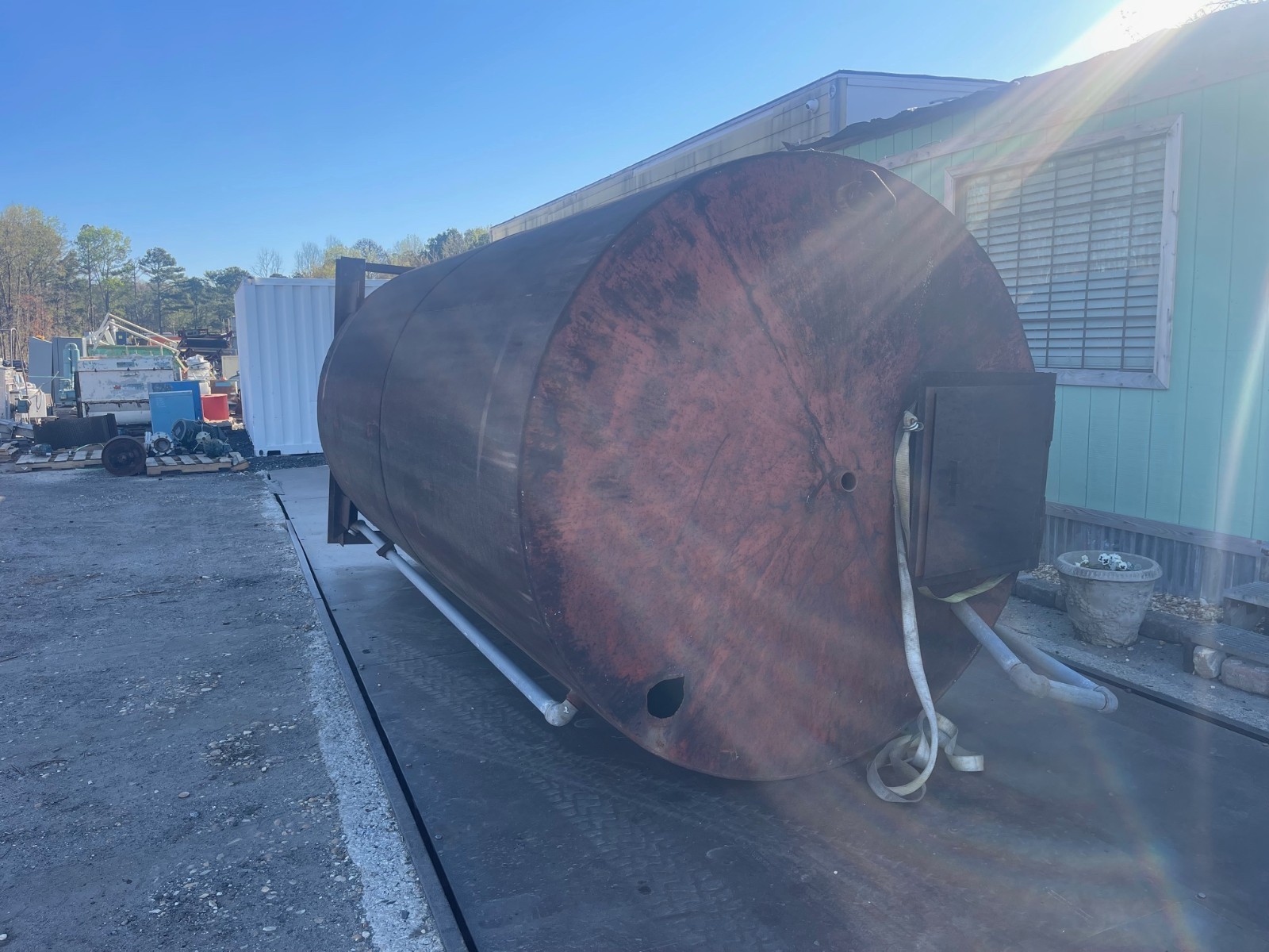 4000 Gal Vertical Liquid Storage Tank, Tank Dia: 7’, Tank H: 14’, Base: 80″x73″