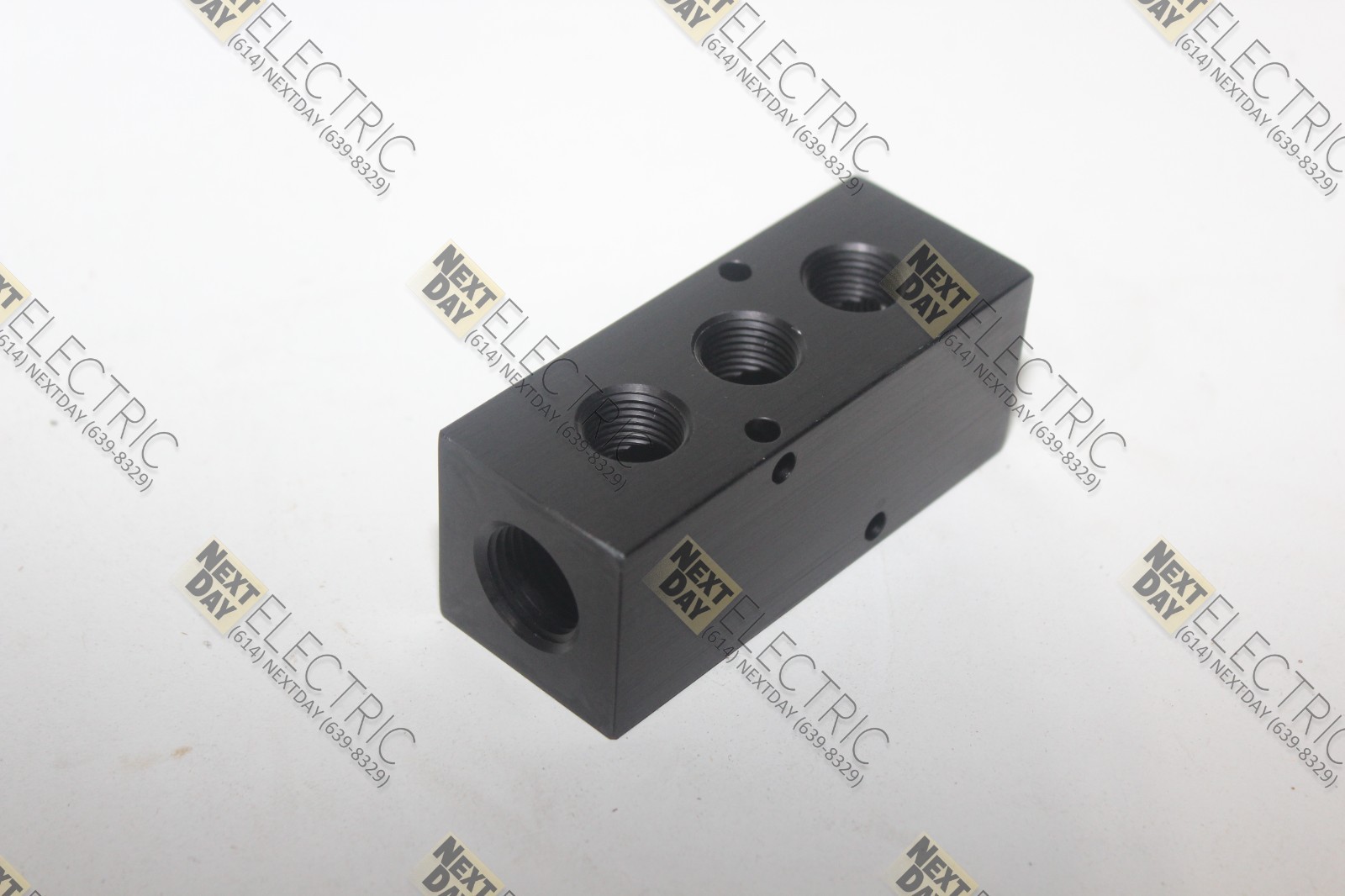 Gem Alumi-Tec, GEM143, AM-5-3, Pneumatic Air Manifold 3 Port 1/2″ 3/8″ Aluminum