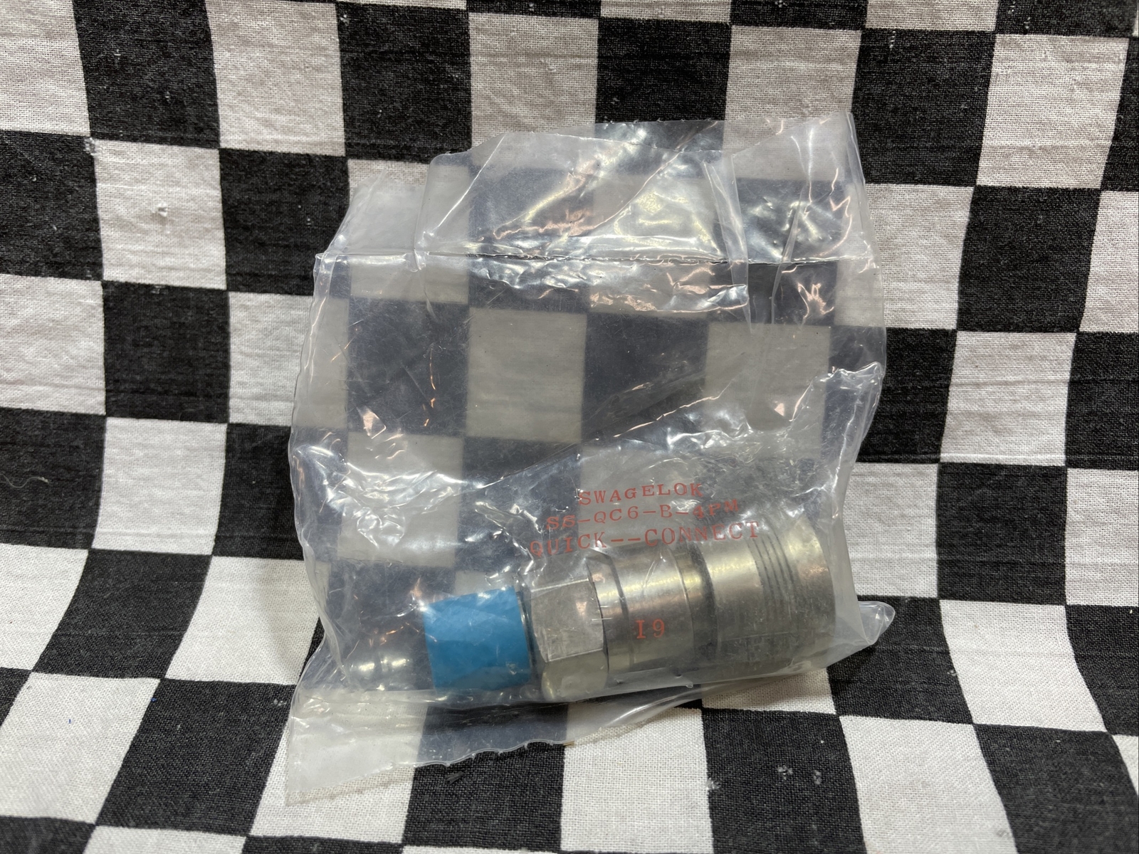 SWAGELOK Quick Connect 1/4″ NPT, SS-QC6-B-4PM, SSQC6B4PM, SHIPSAMEDAY#ZB53